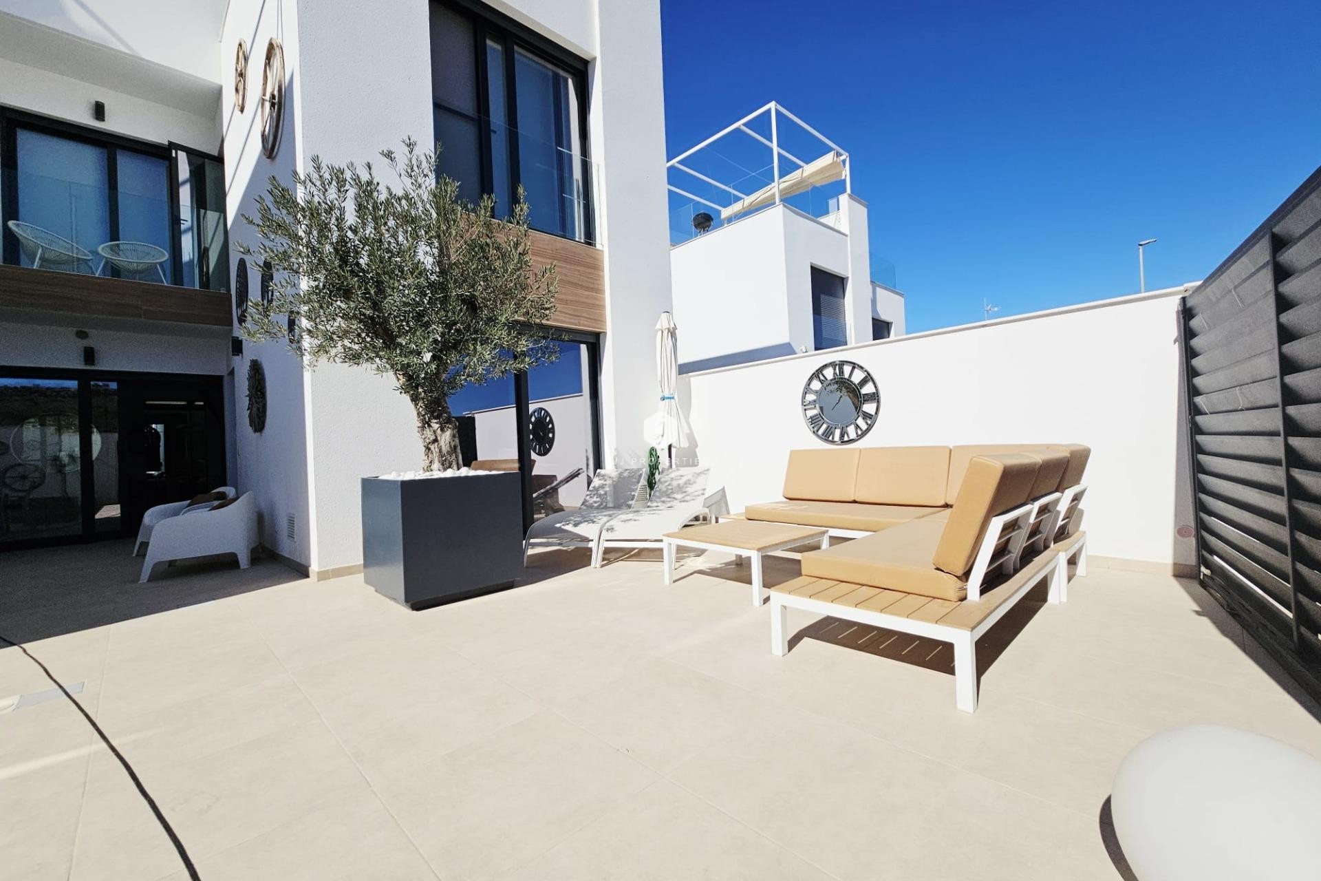 Aus zweiter Hand - Villa -
Benijofar - Benimar