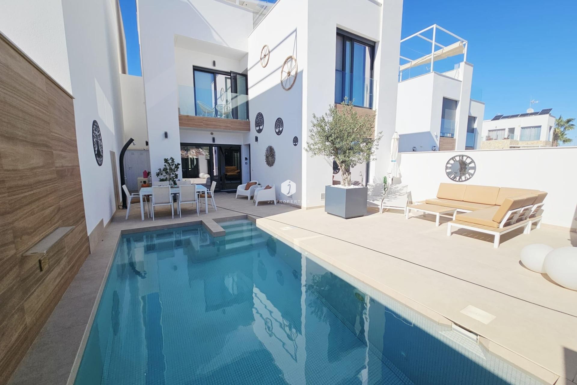 Aus zweiter Hand - Villa -
Benijofar - Benimar