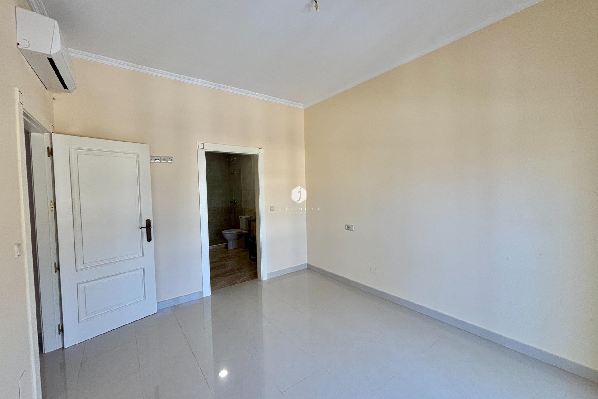 Aus zweiter Hand - Villa -
Cabo Roig - Costa Blanca