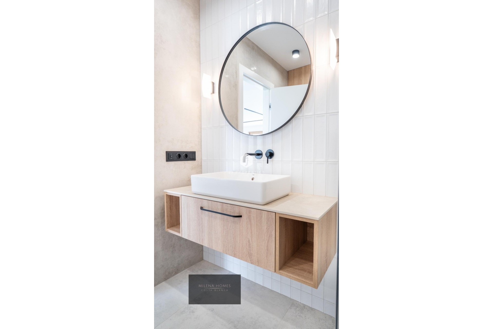 Aus zweiter Hand - Villa -
Cabo Roig