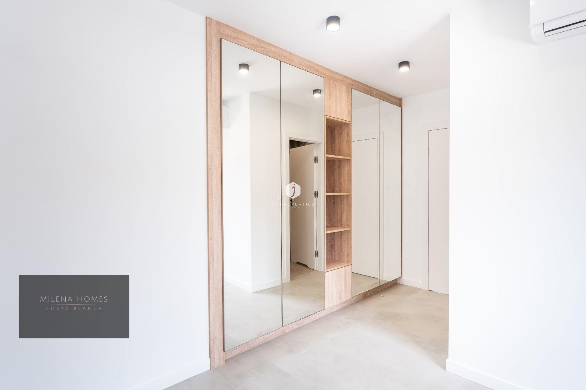 Aus zweiter Hand - Villa -
Cabo Roig