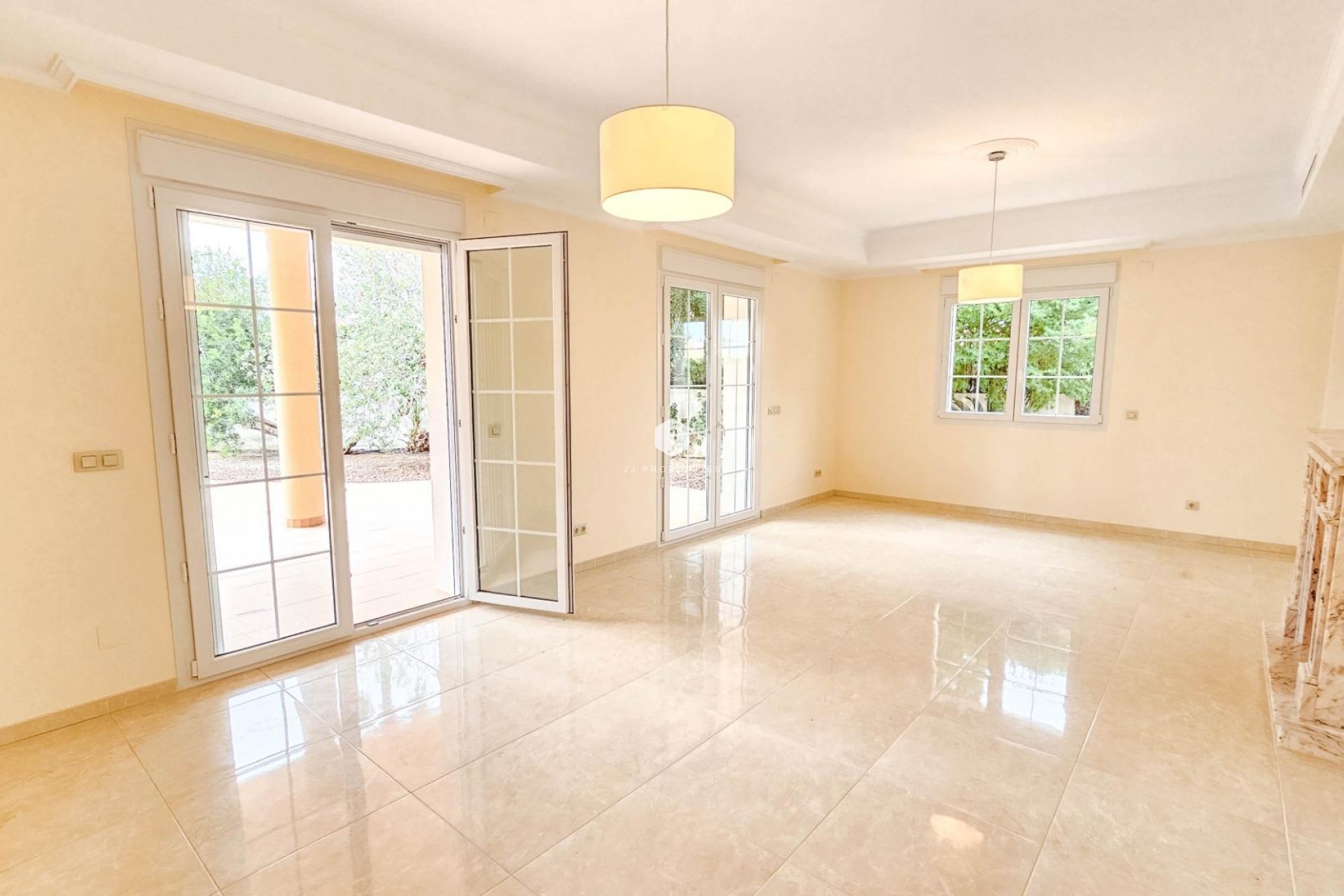 Aus zweiter Hand - Villa -
Cabo Roig