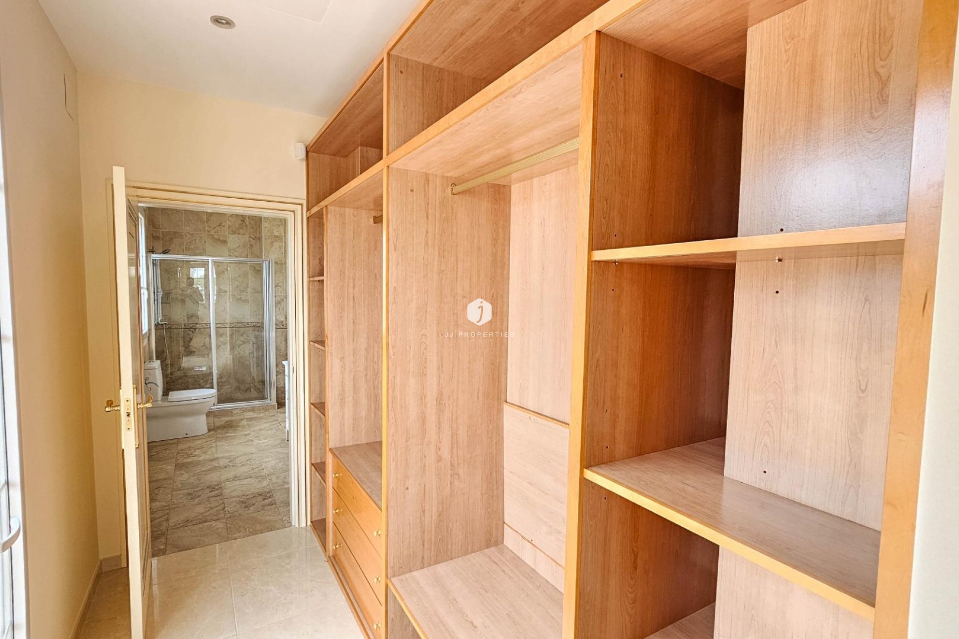 Aus zweiter Hand - Villa -
Cabo Roig