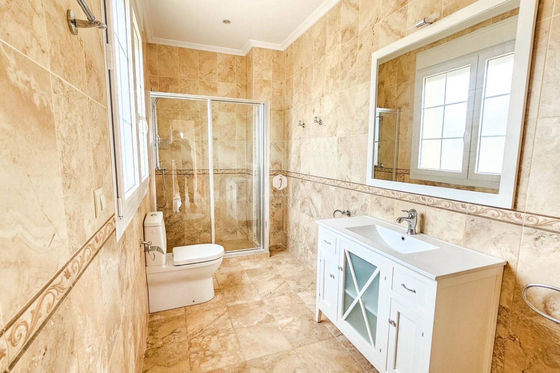 Aus zweiter Hand - Villa -
Cabo Roig