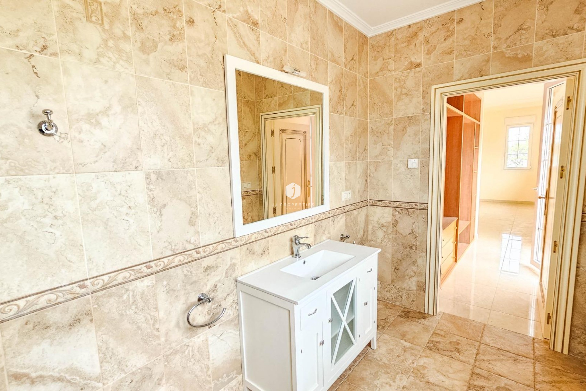 Aus zweiter Hand - Villa -
Cabo Roig