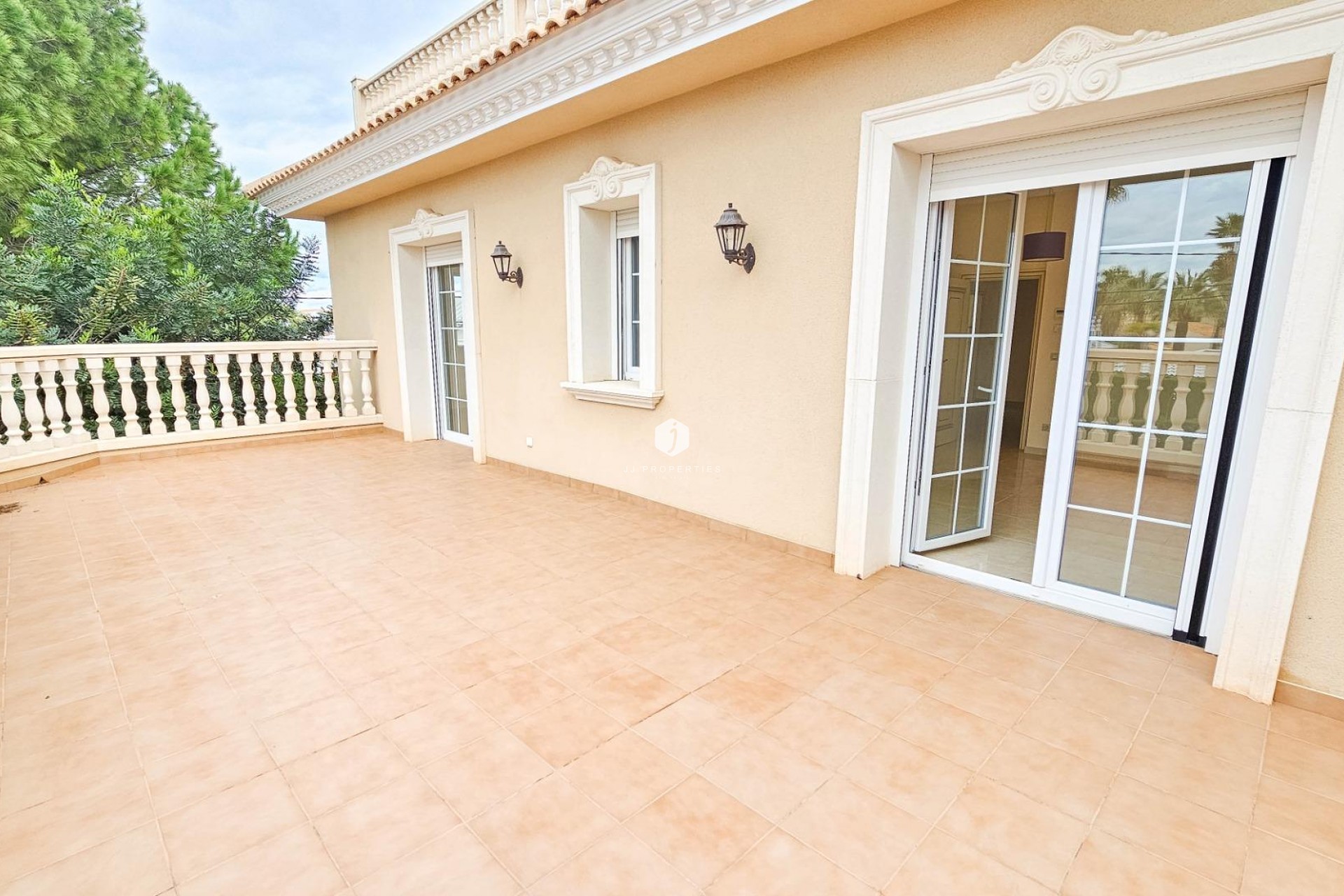 Aus zweiter Hand - Villa -
Cabo Roig