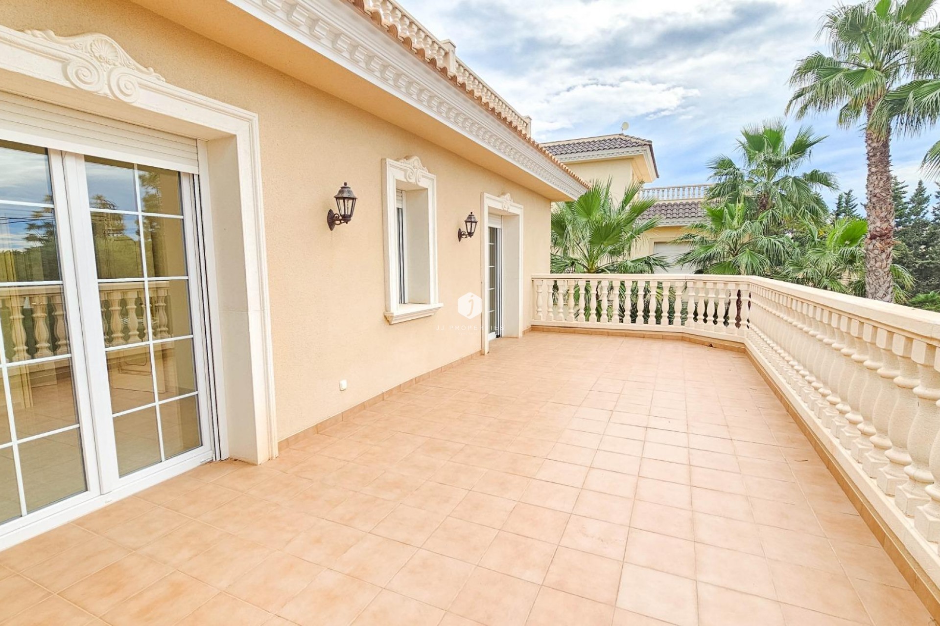 Aus zweiter Hand - Villa -
Cabo Roig