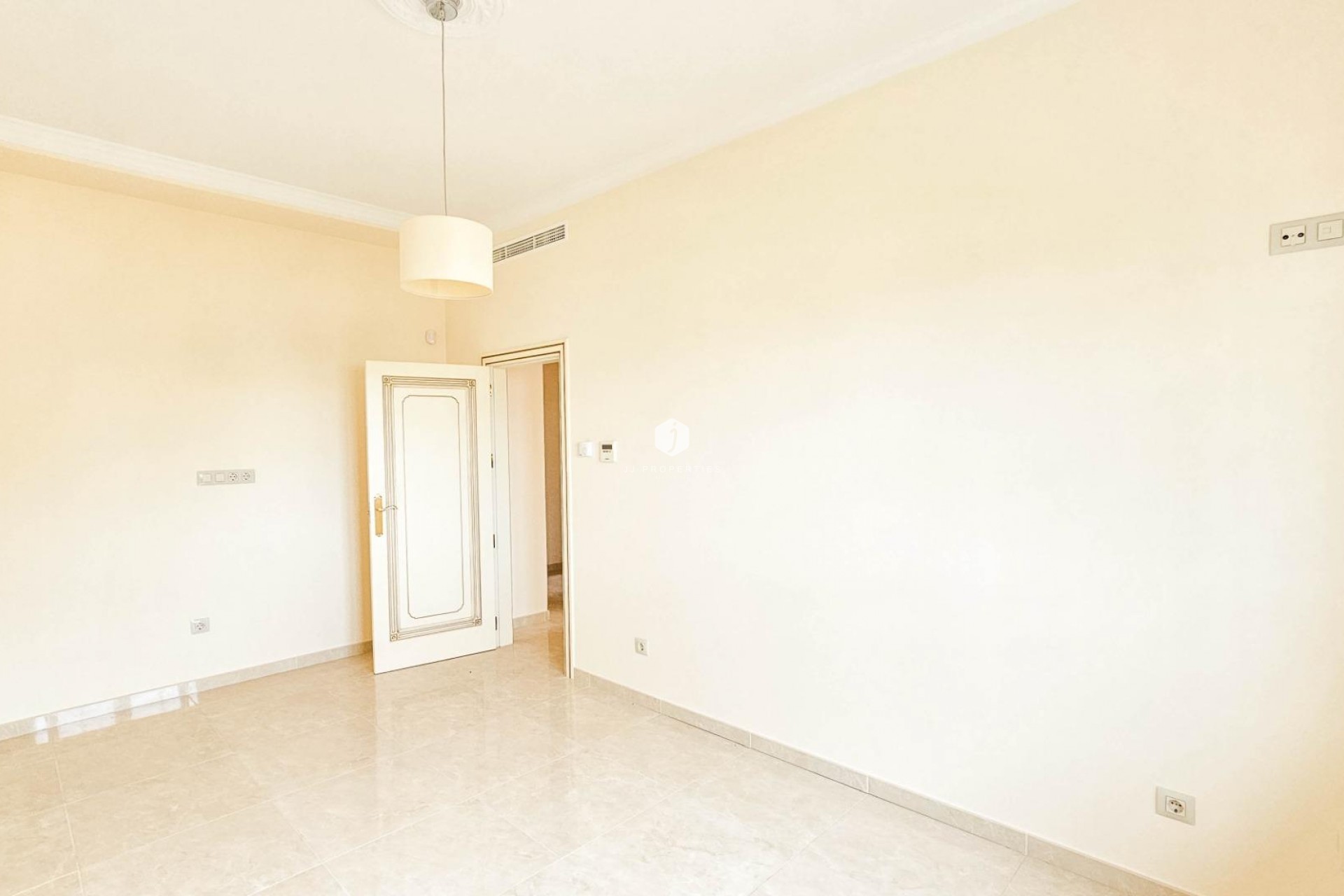 Aus zweiter Hand - Villa -
Cabo Roig