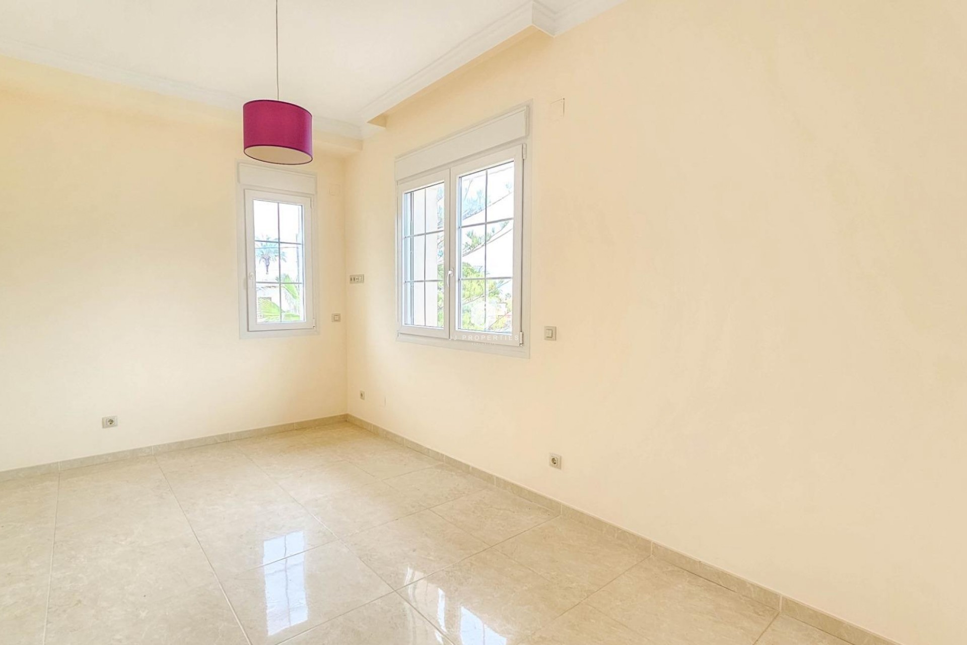 Aus zweiter Hand - Villa -
Cabo Roig