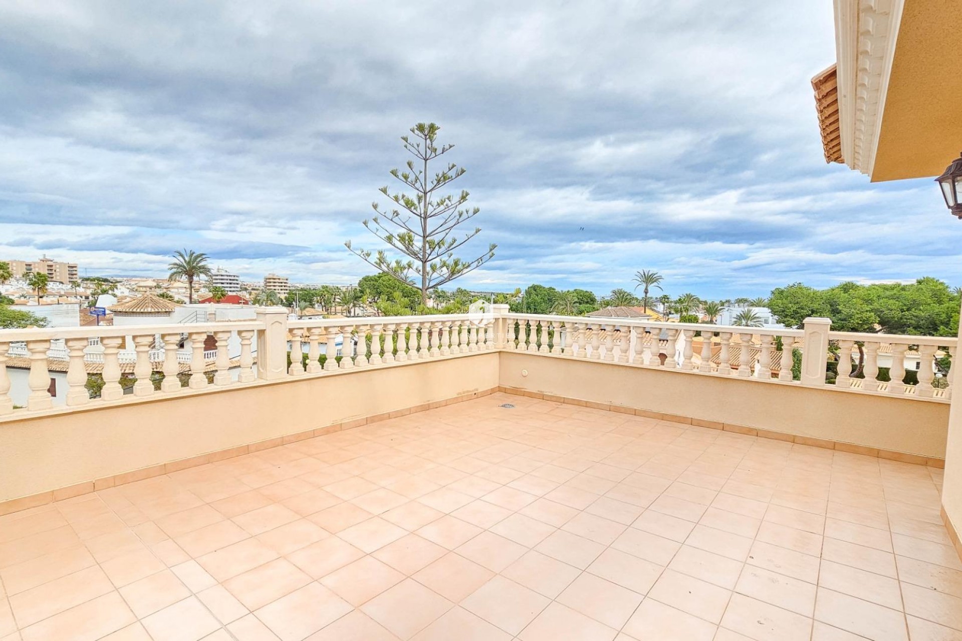 Aus zweiter Hand - Villa -
Cabo Roig