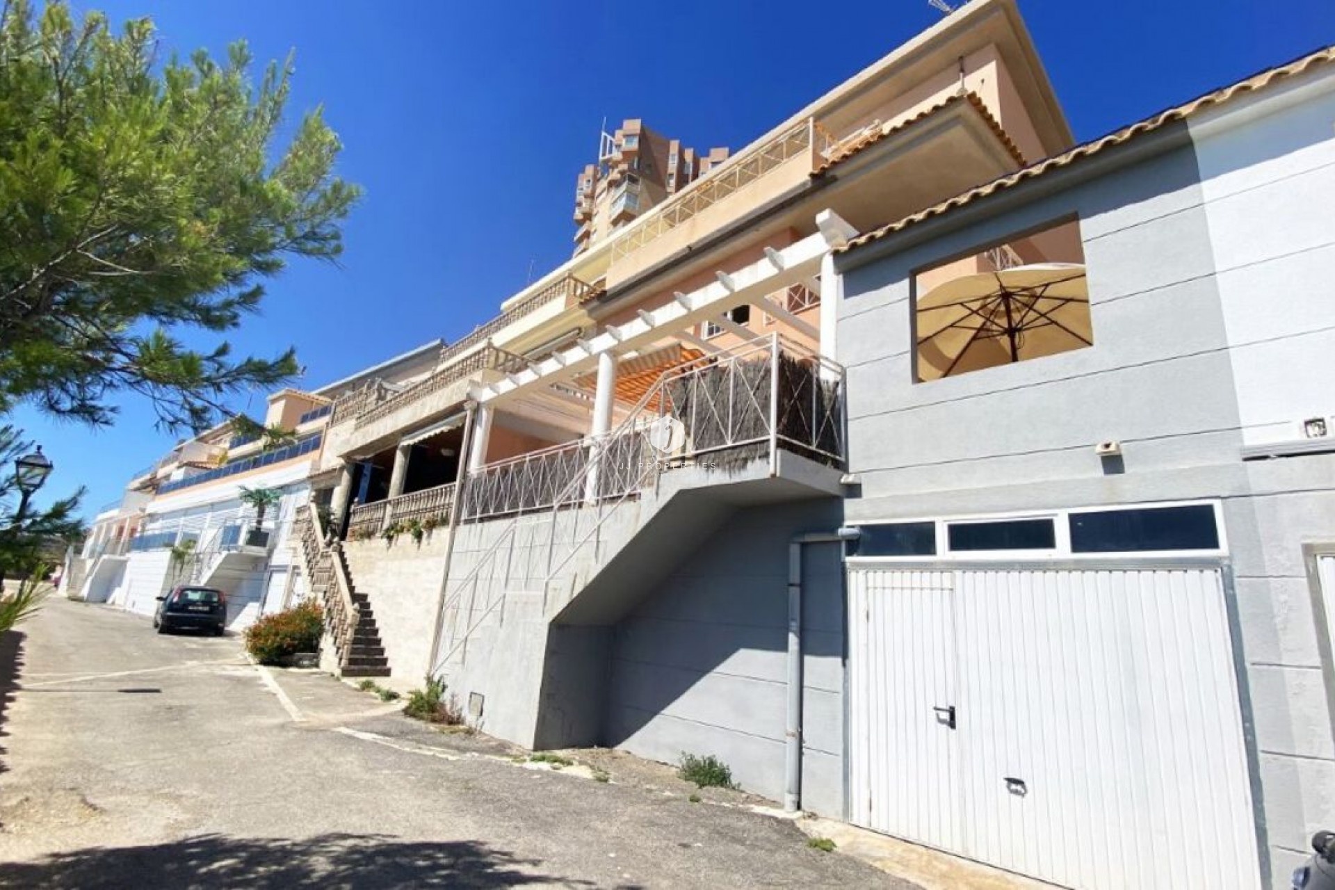 Aus zweiter Hand - Villa -
Campoamor - Costa Blanca