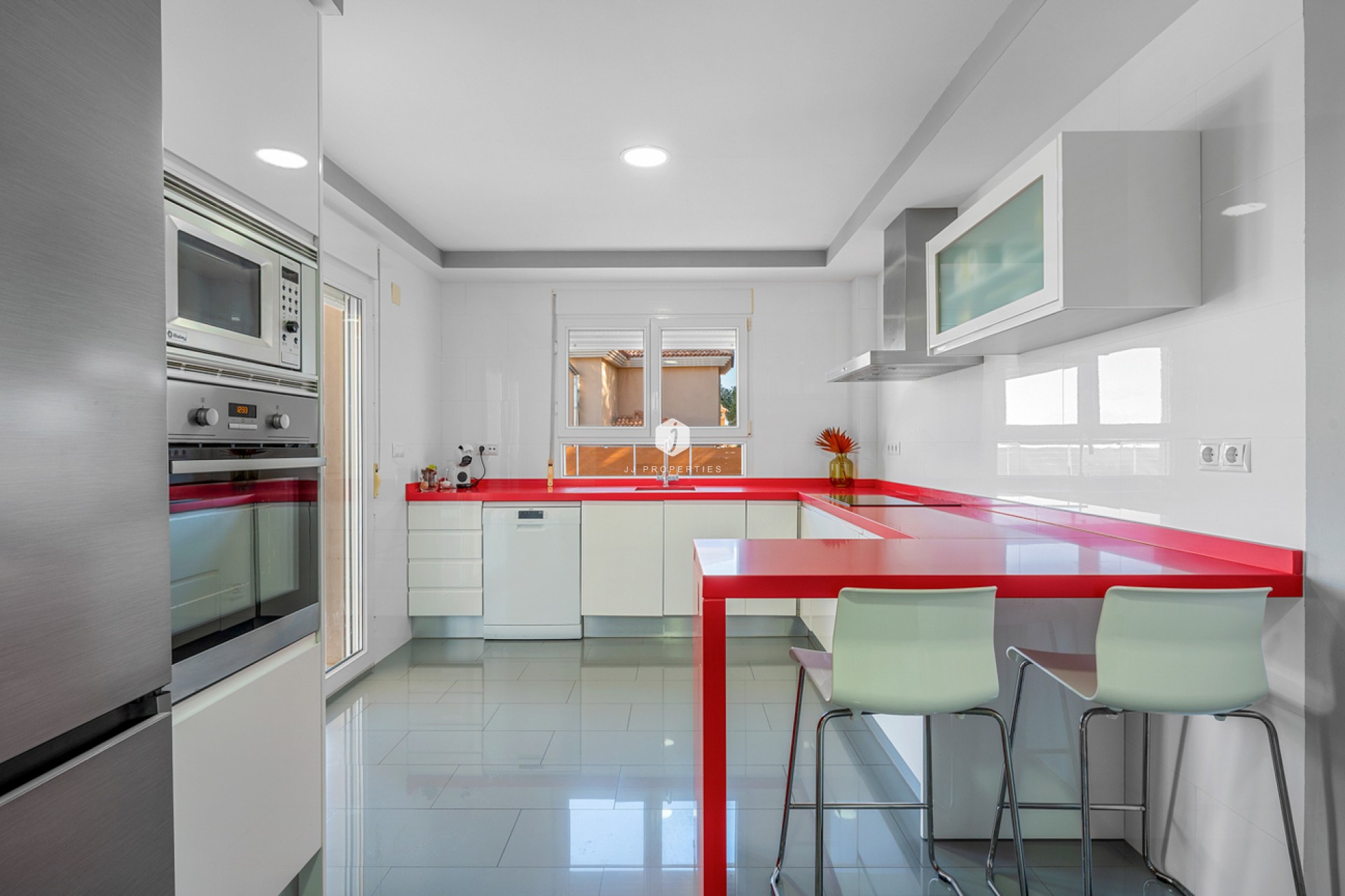 Aus zweiter Hand - Villa -
Ciudad De Las Comunicaciones - Costa Blanca