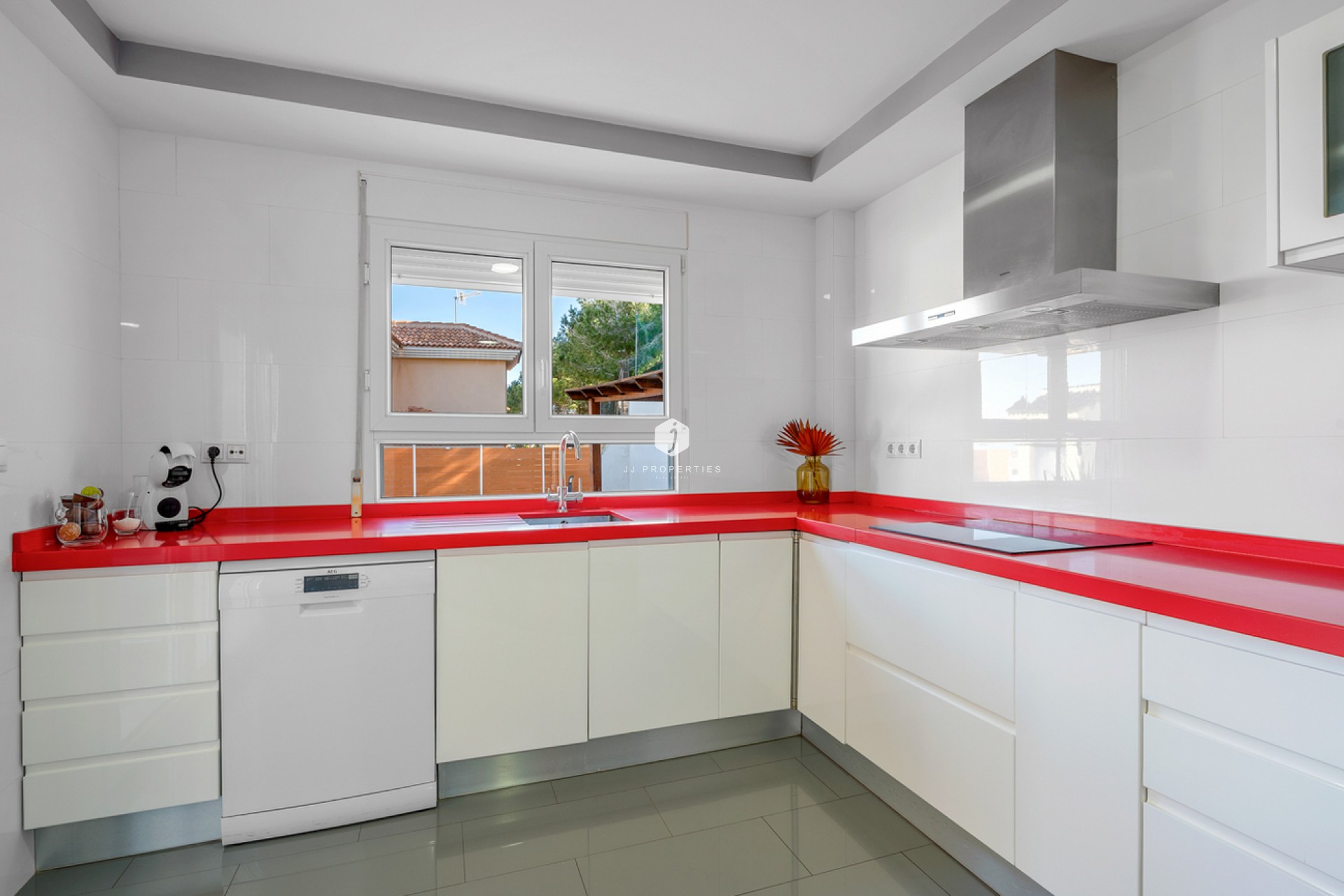 Aus zweiter Hand - Villa -
Ciudad De Las Comunicaciones - Costa Blanca