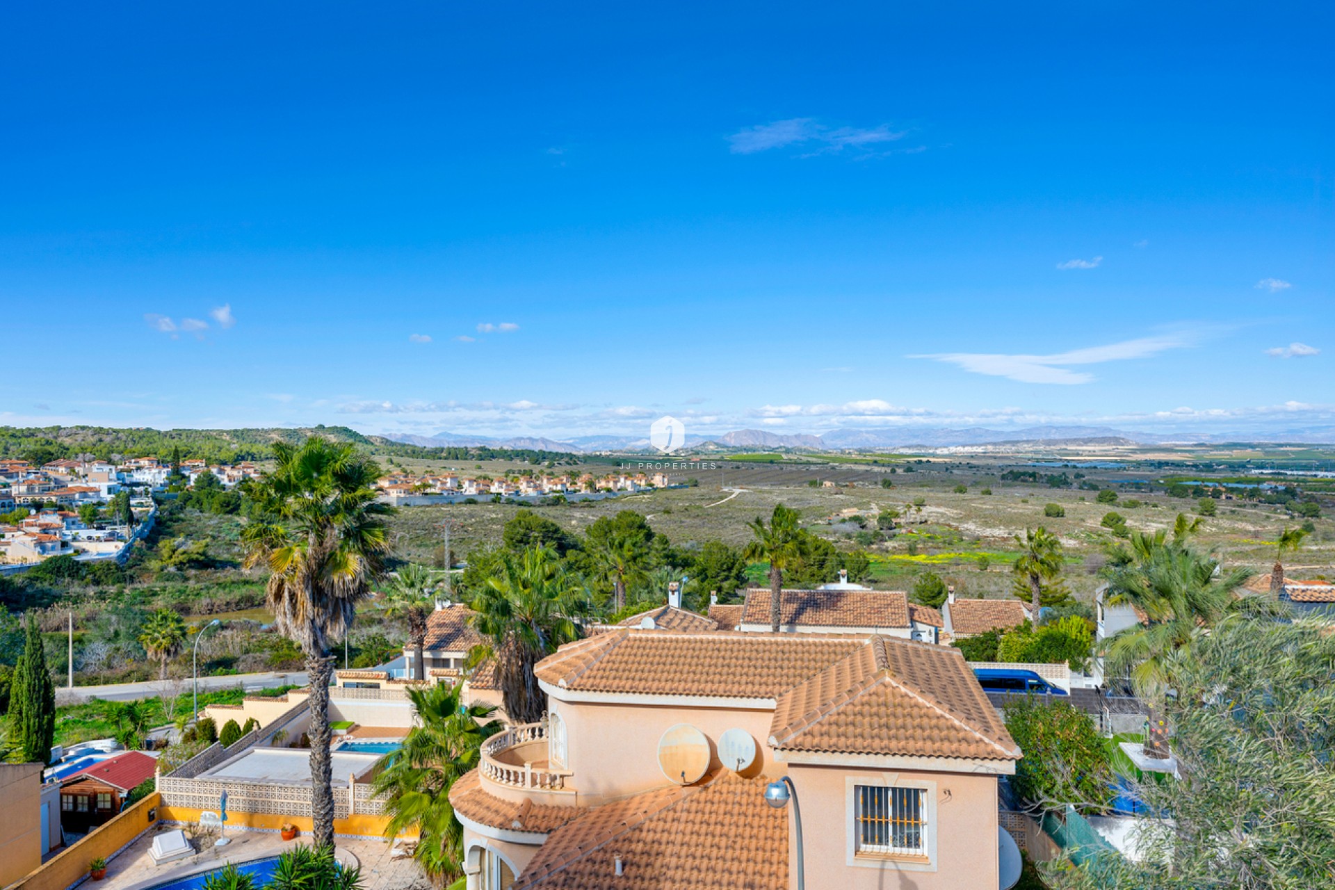 Aus zweiter Hand - Villa -
Ciudad De Las Comunicaciones - Costa Blanca