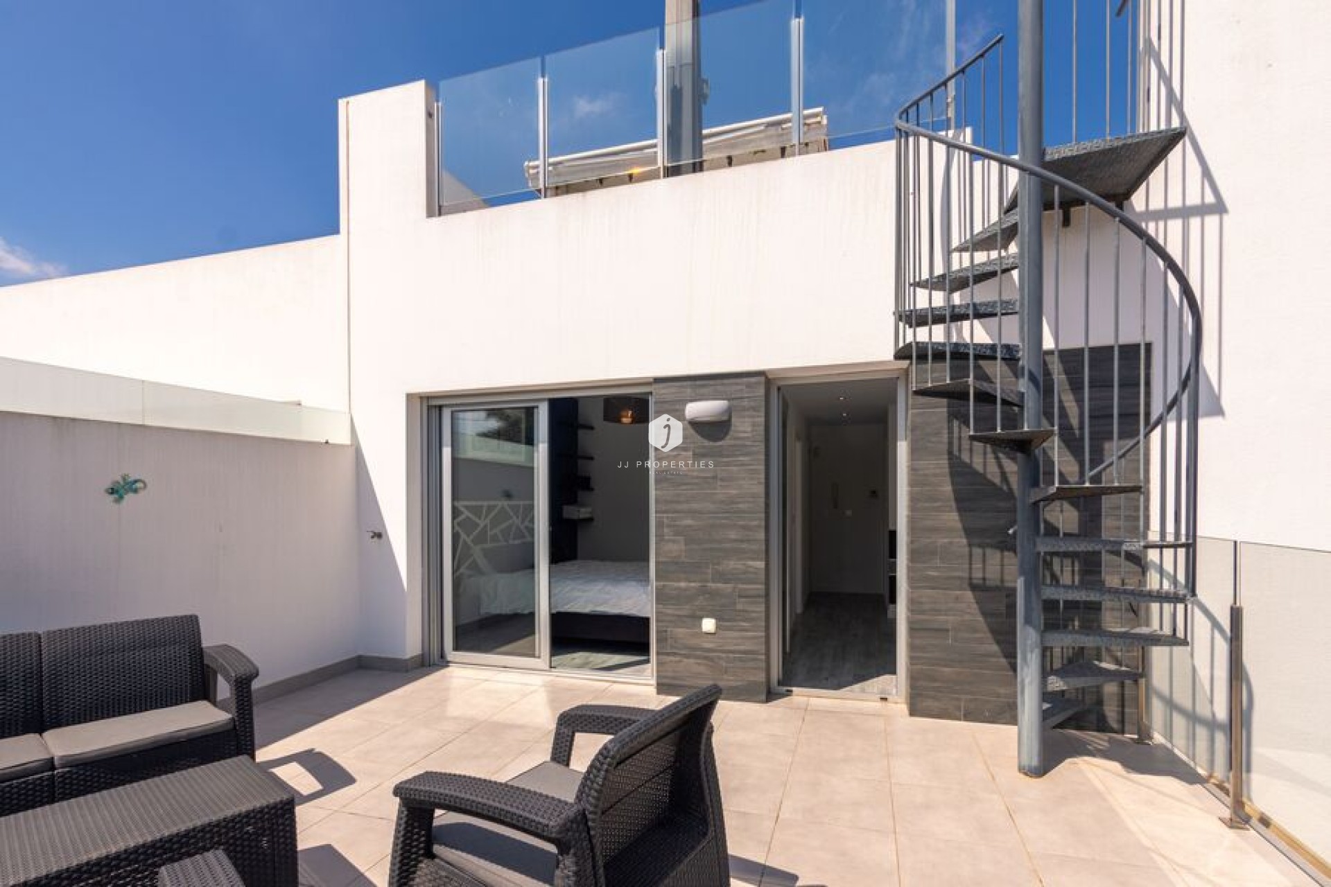 Aus zweiter Hand - Villa -
Daya Vieja - Costa Blanca