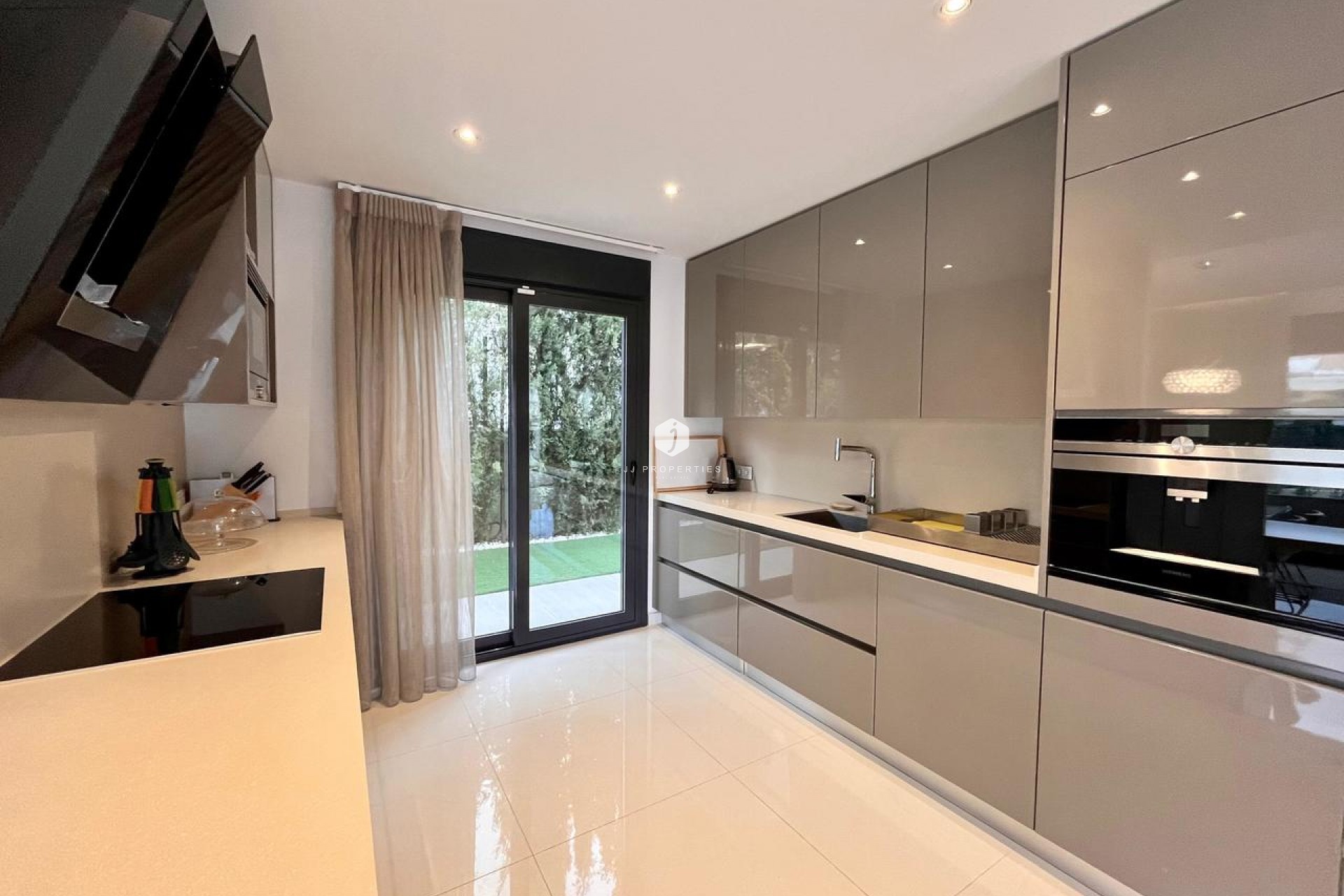 Aus zweiter Hand - Villa -
Dehesa de Campoamor - Costa Blanca