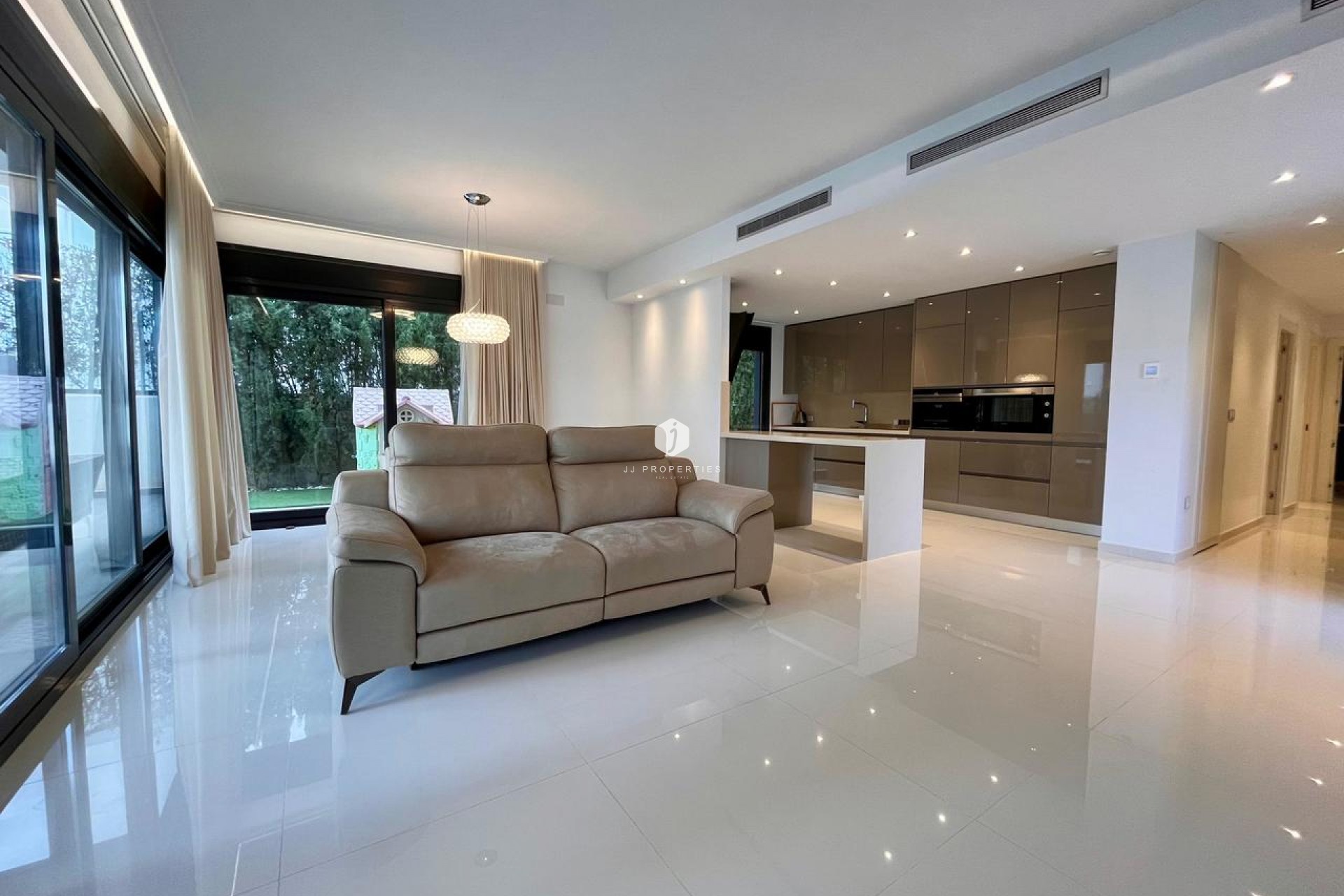 Aus zweiter Hand - Villa -
Dehesa de Campoamor - Costa Blanca