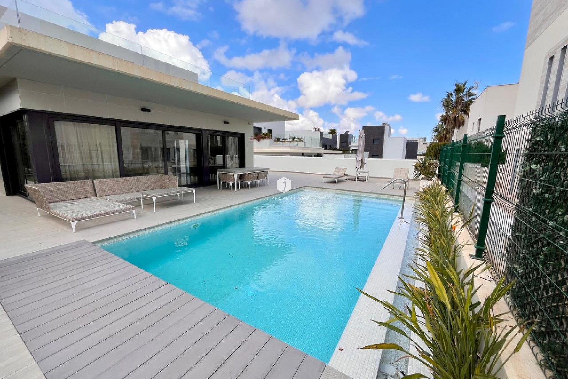 Aus zweiter Hand - Villa -
Dehesa de Campoamor - Costa Blanca