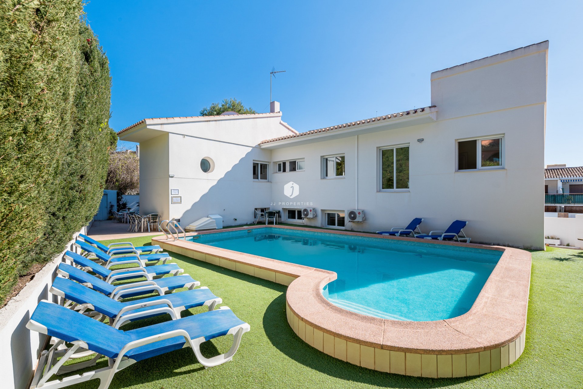 Aus zweiter Hand - Villa -
Dehesa de Campoamor - Costa Blanca