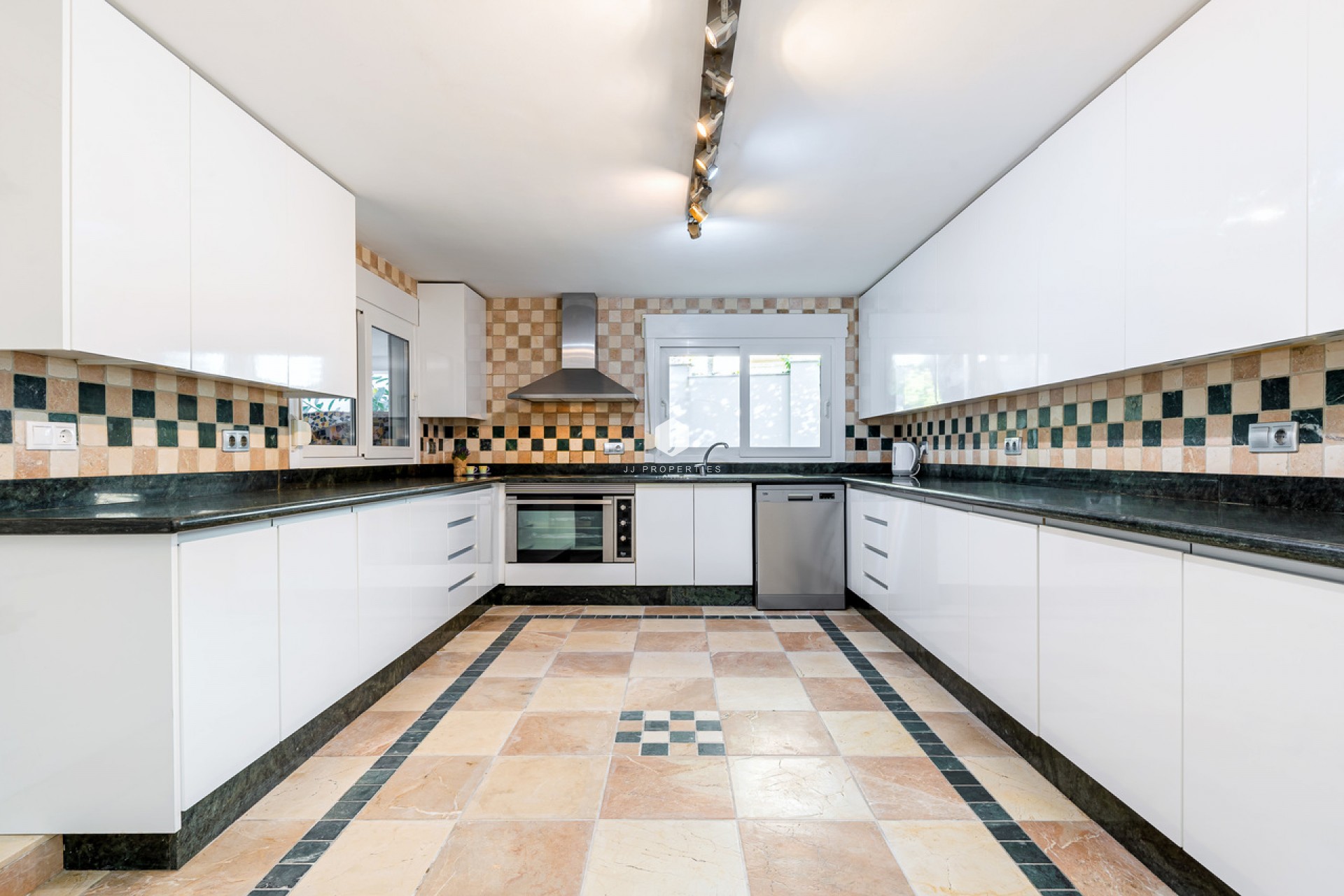 Aus zweiter Hand - Villa -
Dehesa de Campoamor - Costa Blanca