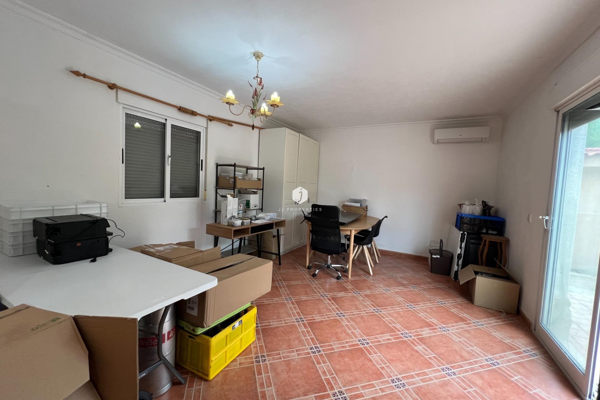 Aus zweiter Hand - Villa -
Dolores - Cmno. Escorredor