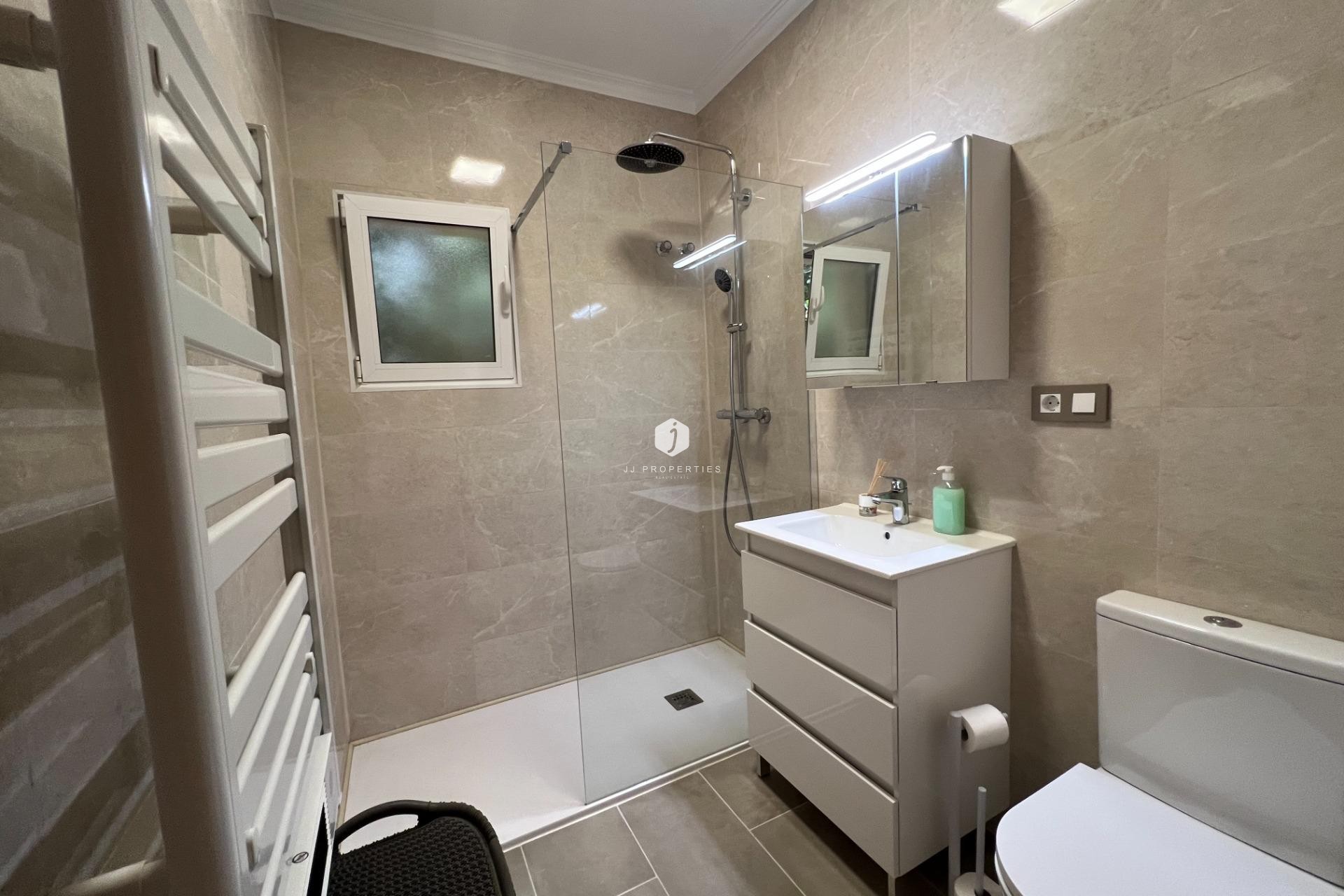 Aus zweiter Hand - Villa -
Dolores - Cmno. Escorredor