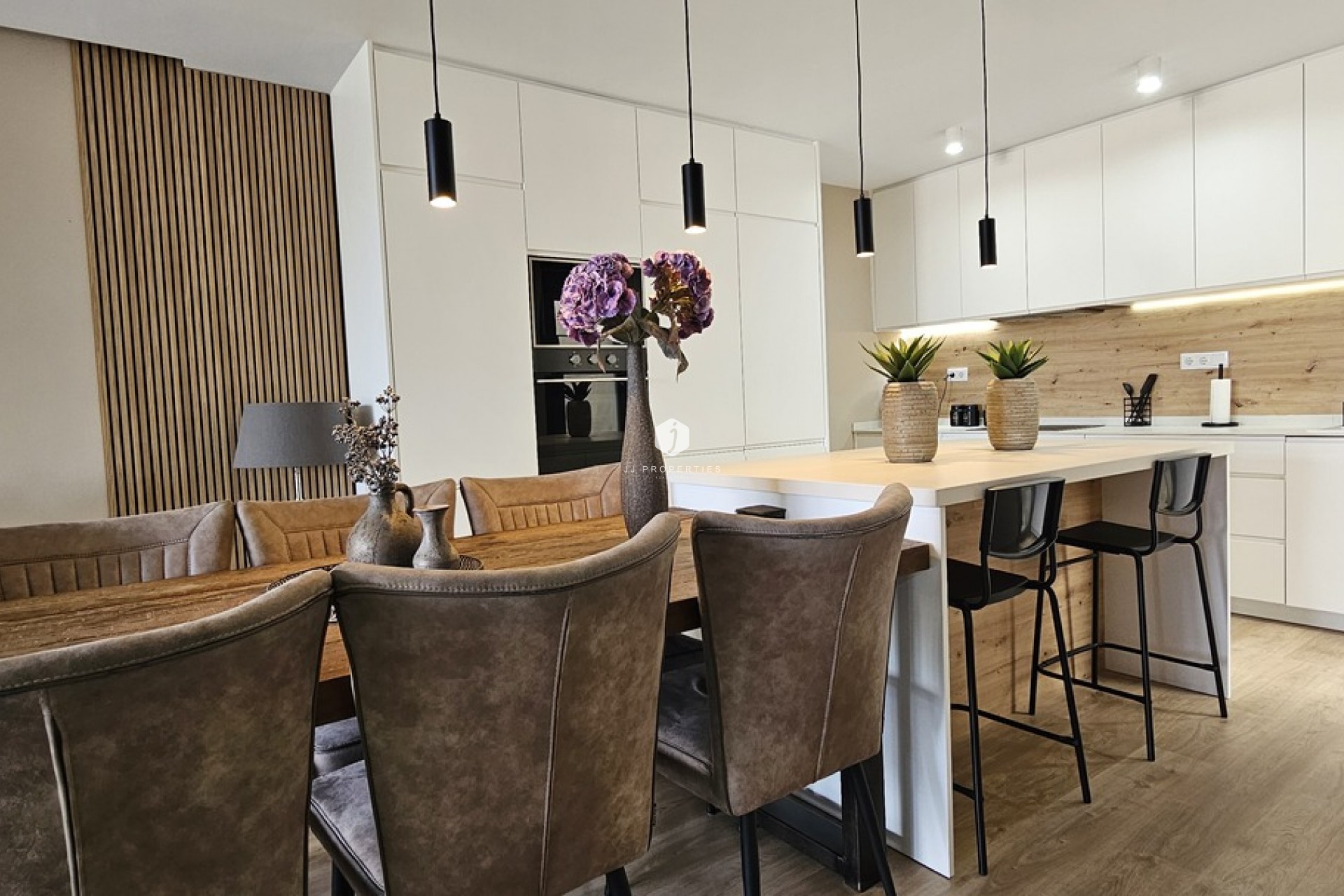 Aus zweiter Hand - Villa -
Dolores - Sector 4