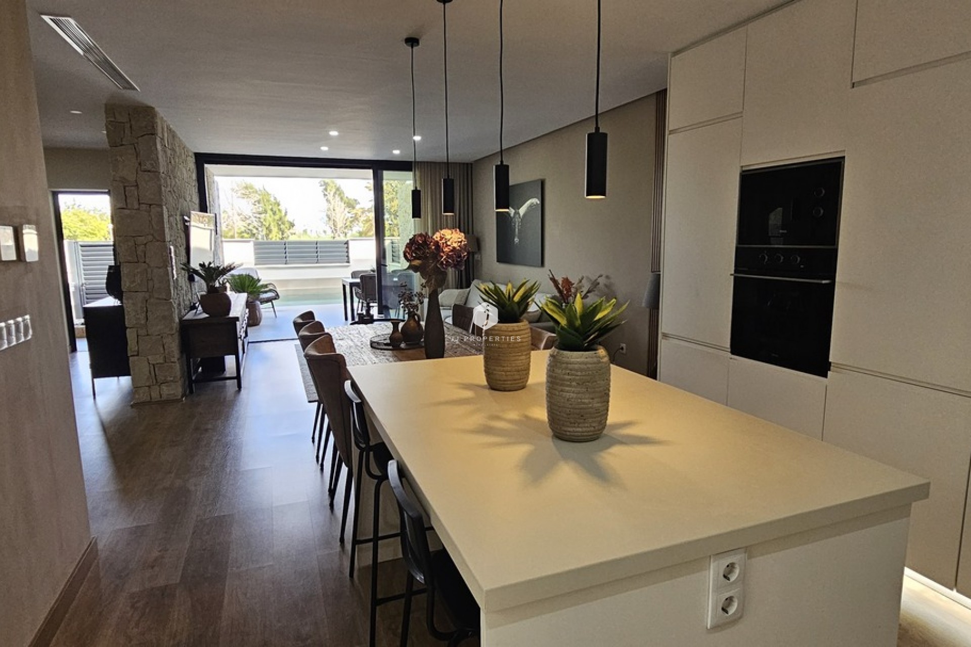 Aus zweiter Hand - Villa -
Dolores - Sector 4