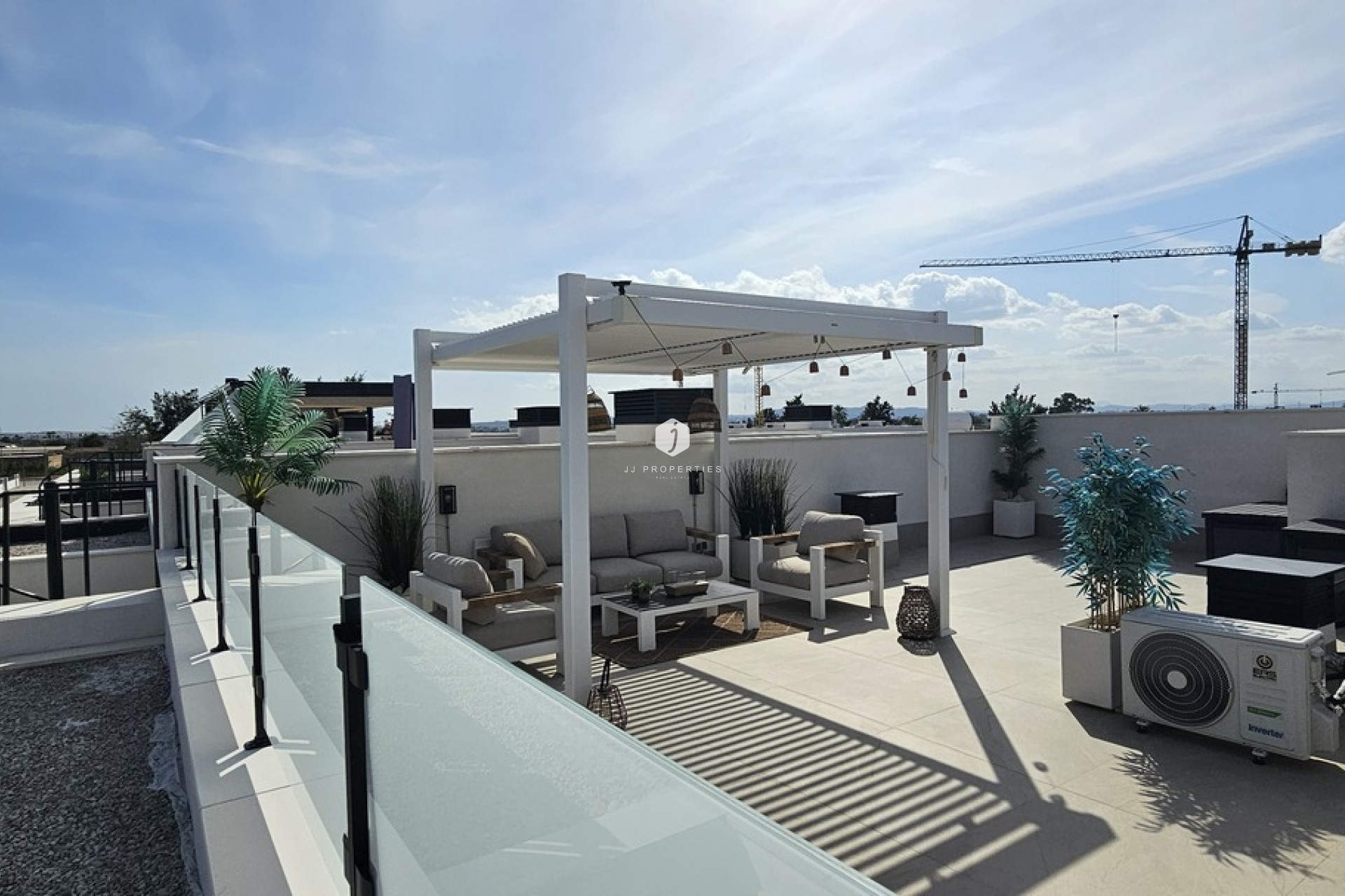 Aus zweiter Hand - Villa -
Dolores - Sector 4