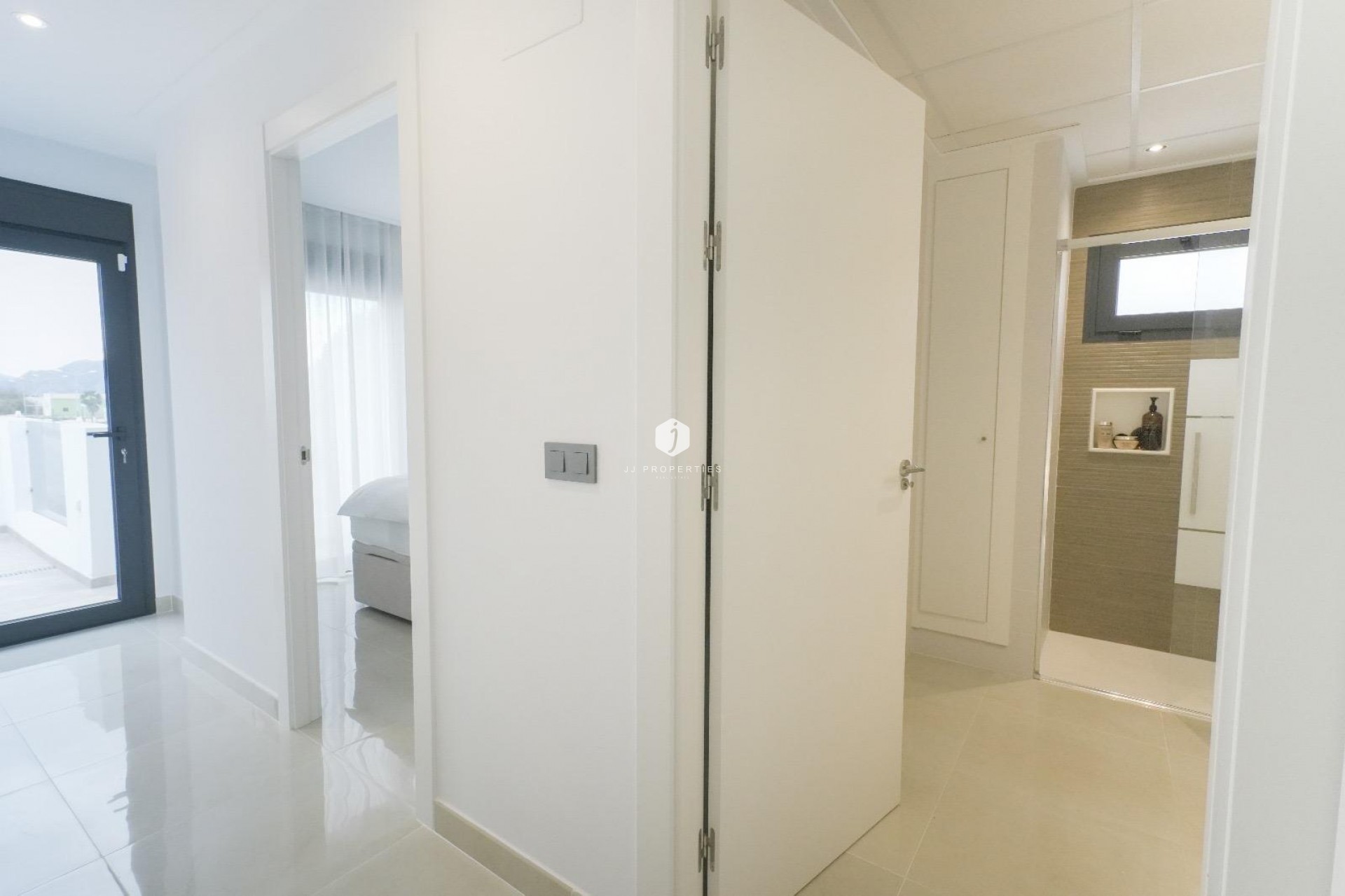 Aus zweiter Hand - Villa -
Dolores