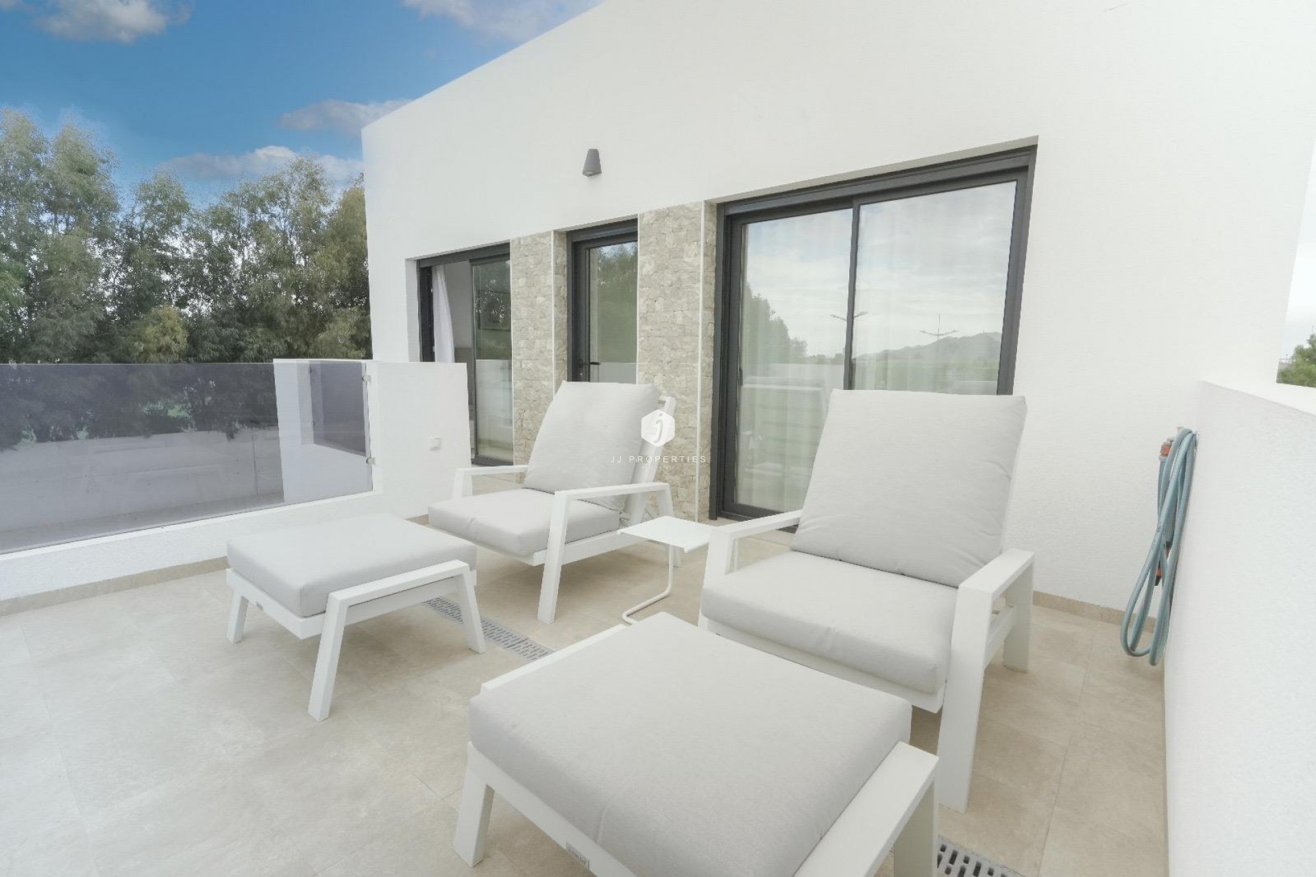 Aus zweiter Hand - Villa -
Dolores