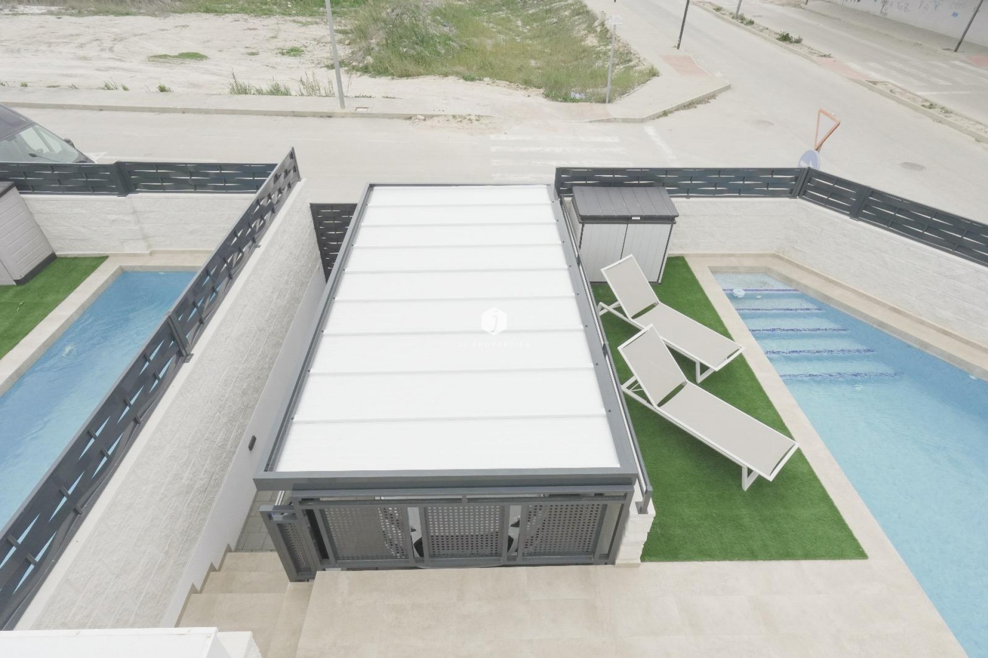 Aus zweiter Hand - Villa -
Dolores