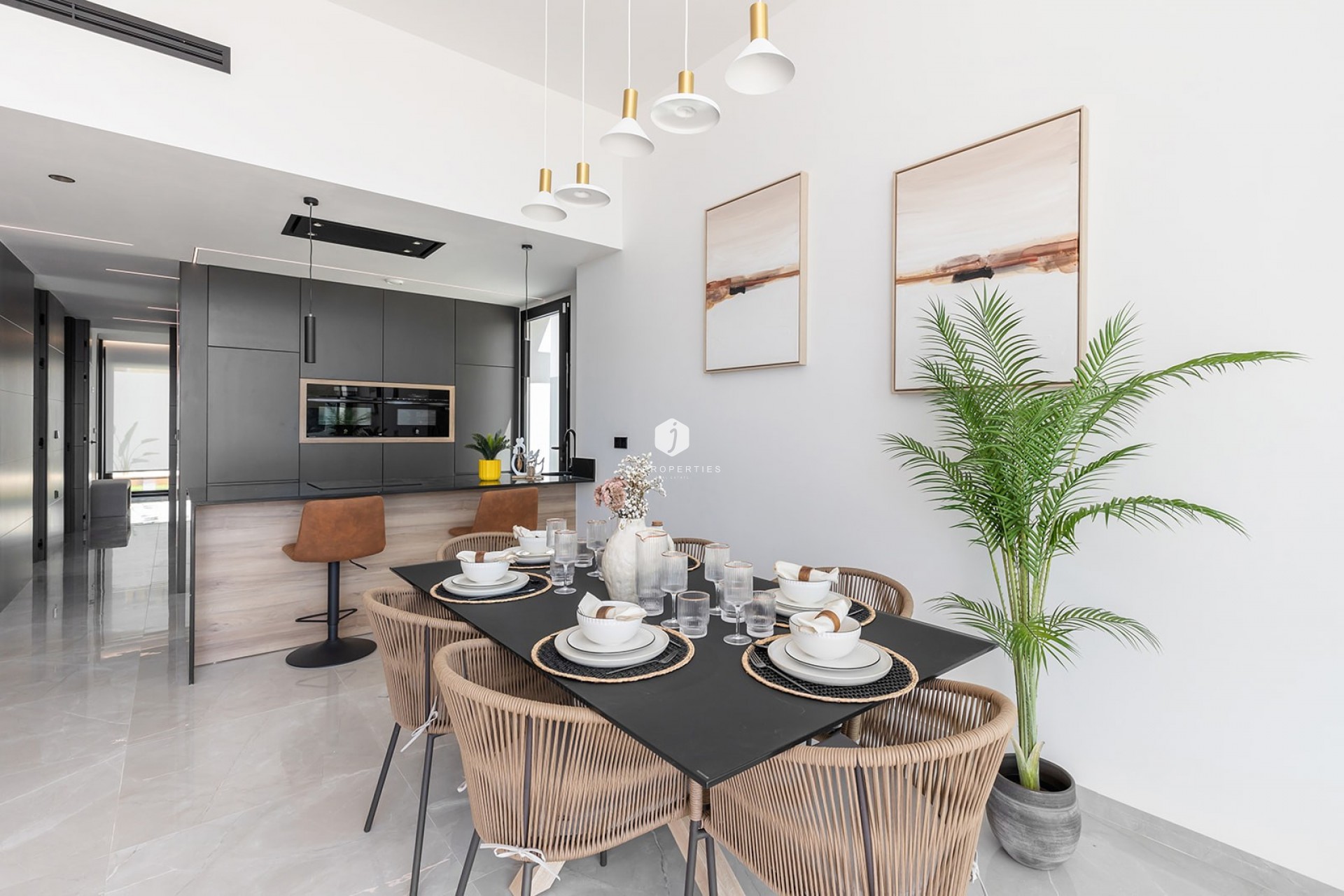 Aus zweiter Hand - Villa -
El Chaparral - Inland