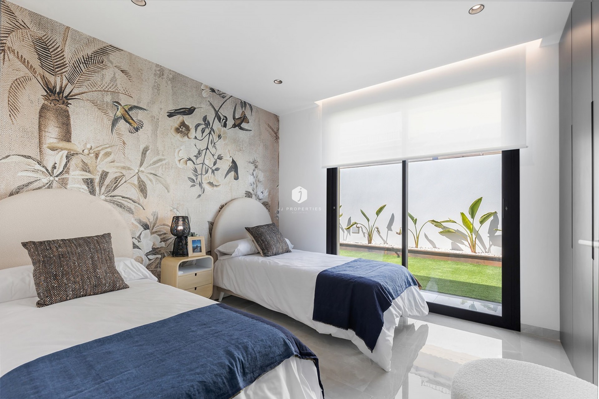 Aus zweiter Hand - Villa -
El Chaparral - Inland