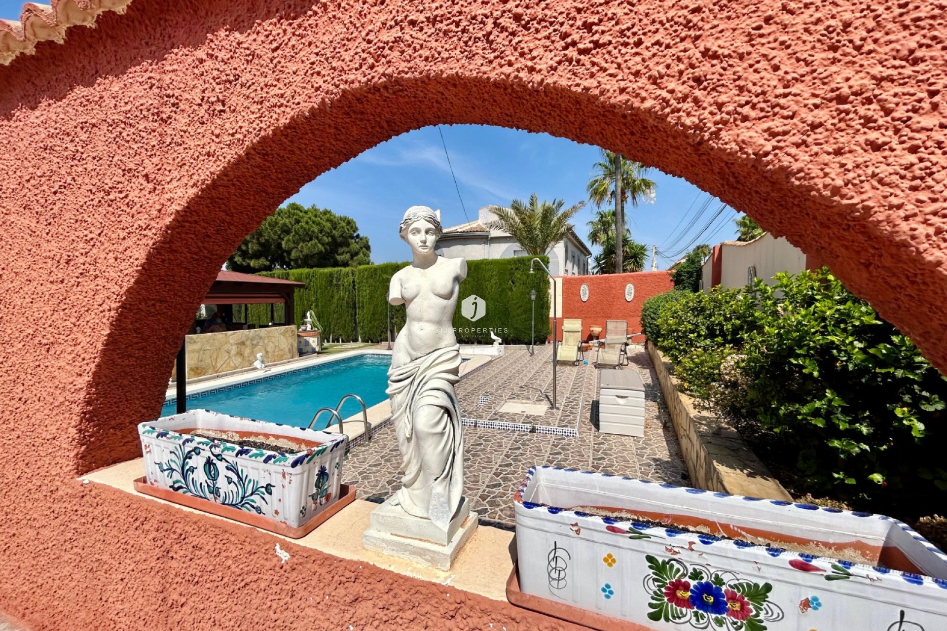 Aus zweiter Hand - Villa -
El Chaparral - Inland