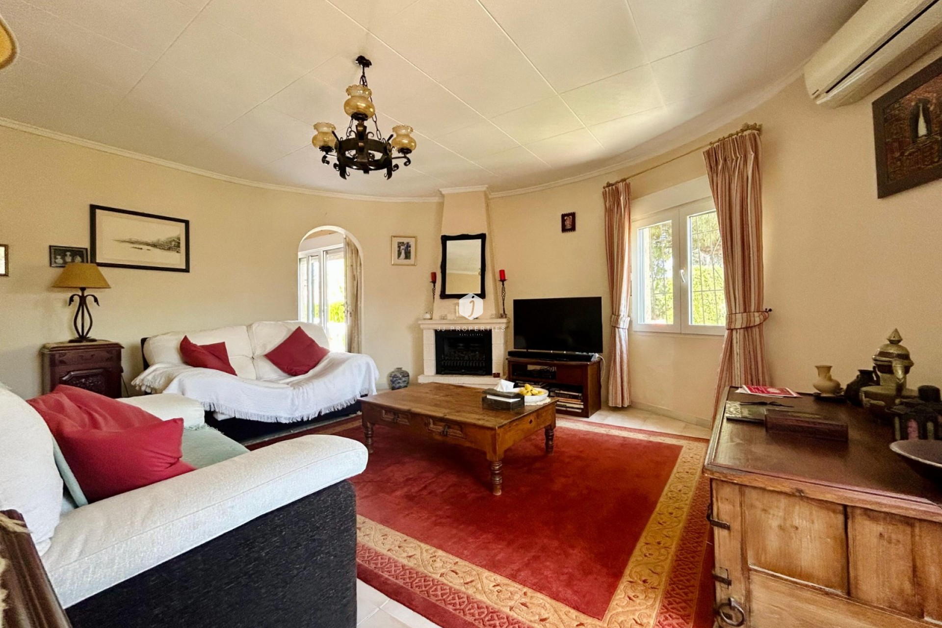 Aus zweiter Hand - Villa -
El Chaparral - Inland