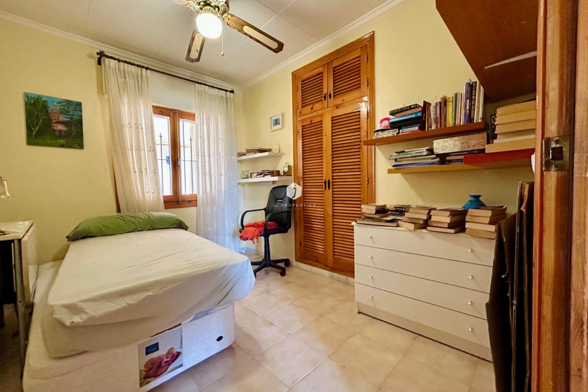 Aus zweiter Hand - Villa -
El Chaparral - Inland