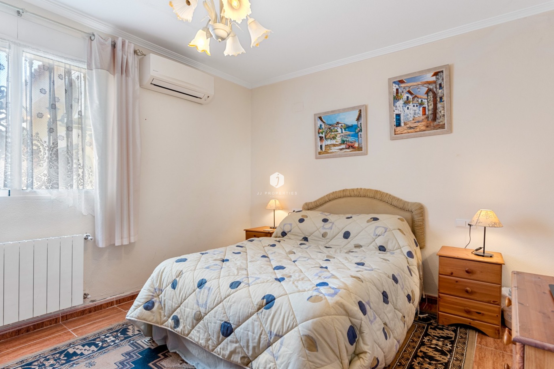 Aus zweiter Hand - Villa -
Jacarilla - Inland