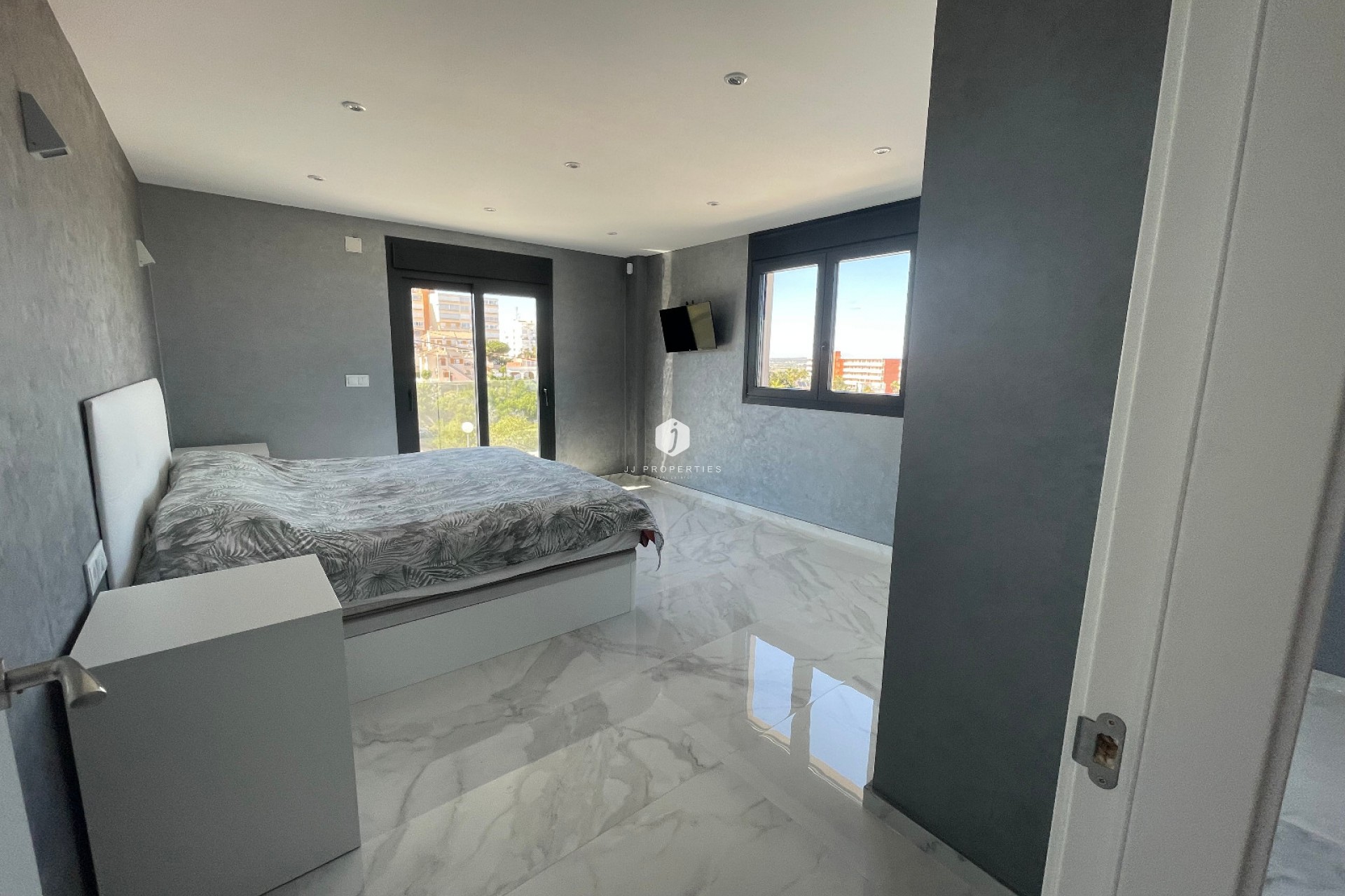 Aus zweiter Hand - Villa -
La Mata - Costa Blanca