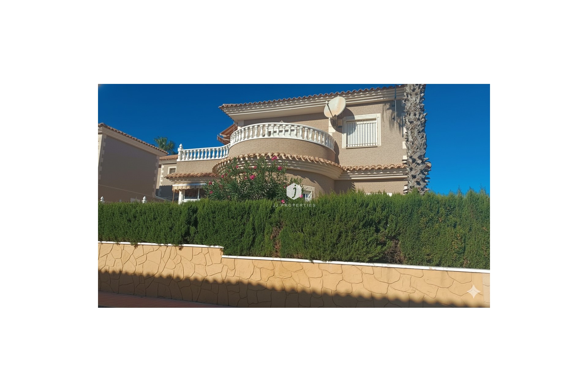 Aus zweiter Hand - Villa -
Los Altos - Costa Blanca
