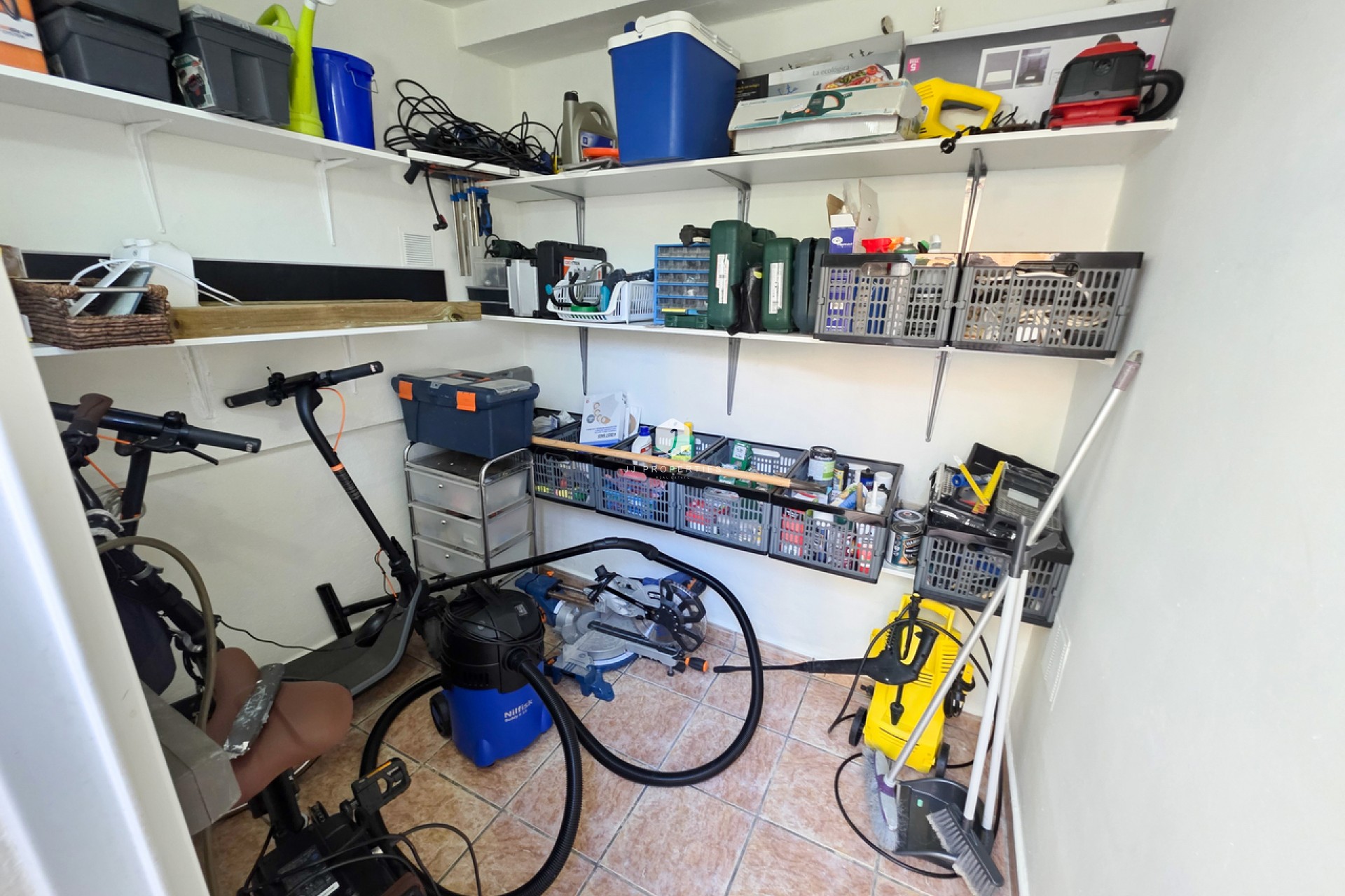 Aus zweiter Hand - Villa -
Los Dolses - Inland