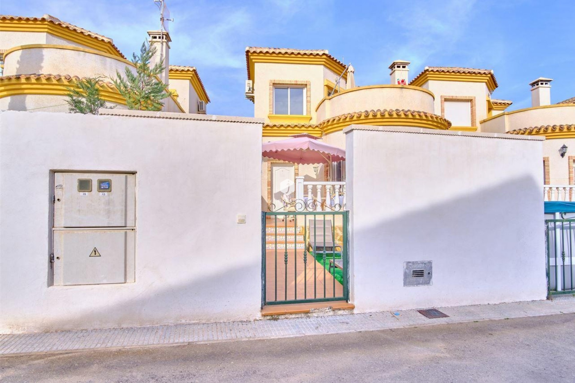 Aus zweiter Hand - Villa -
Los Montesinos - Costa Blanca