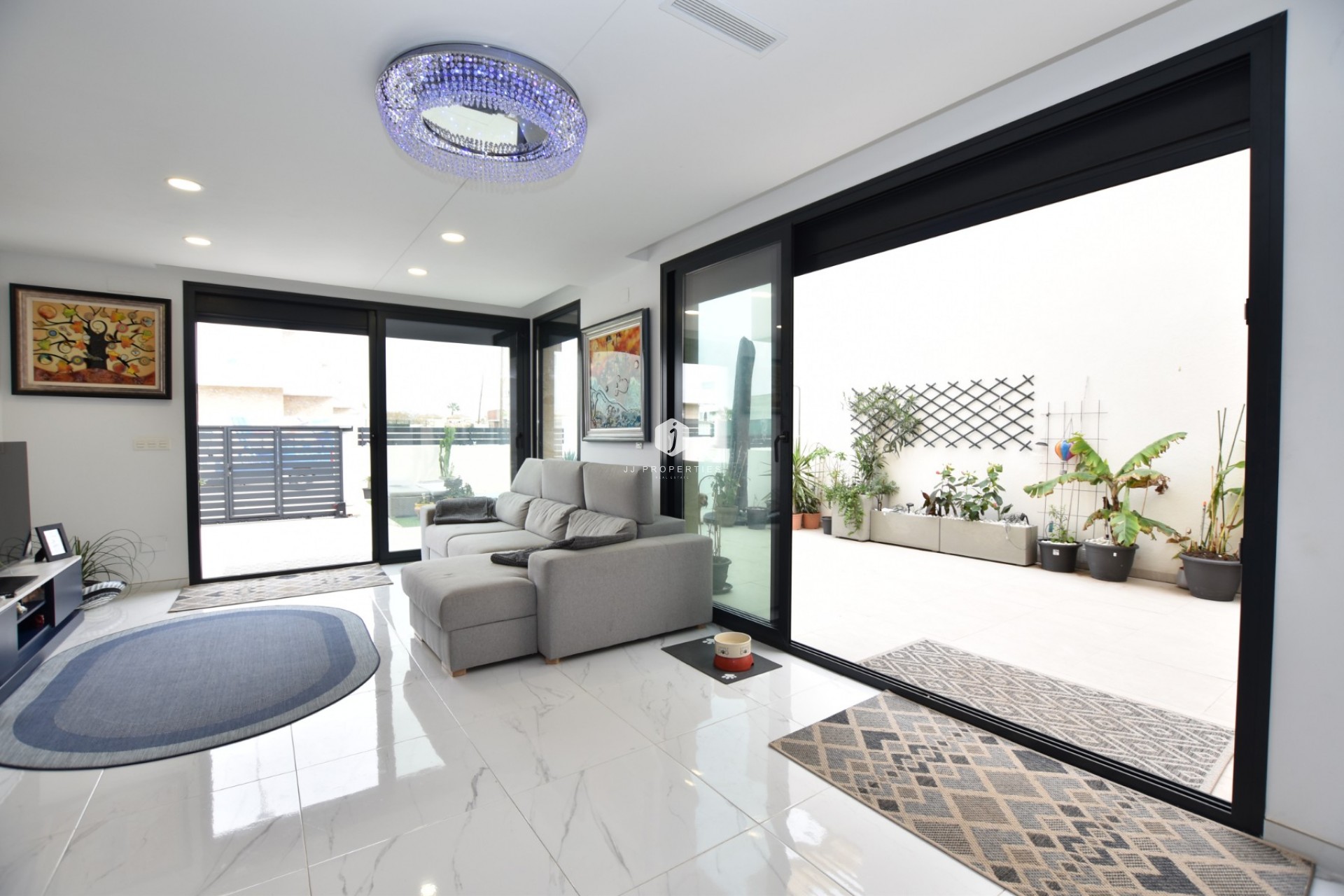 Aus zweiter Hand - Villa -
Los Montesinos - Costa Blanca