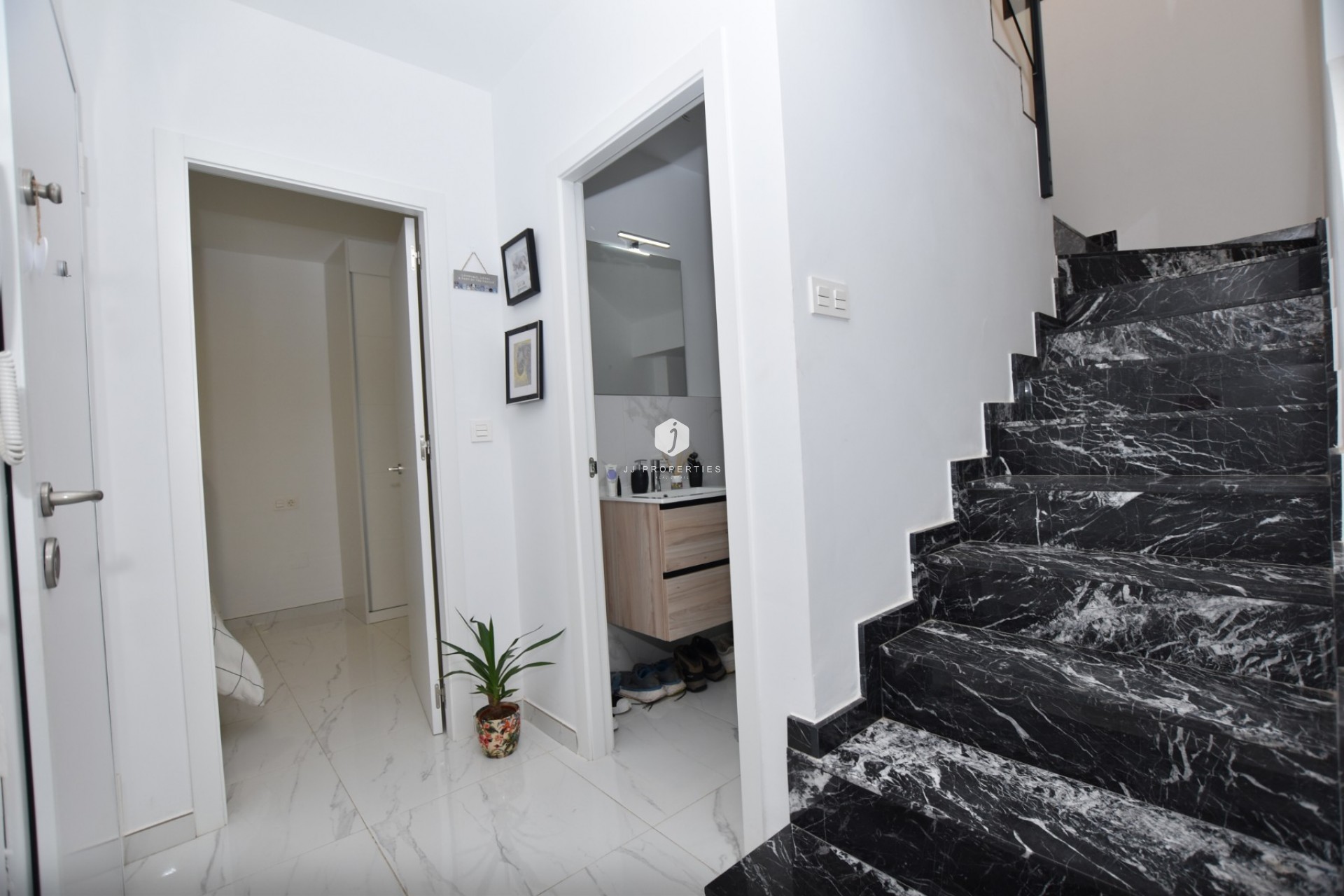 Aus zweiter Hand - Villa -
Los Montesinos - Costa Blanca