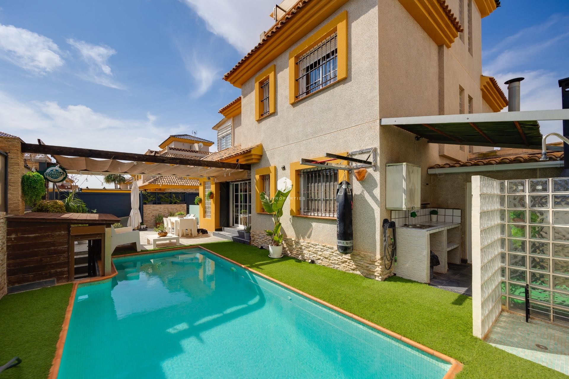 Aus zweiter Hand - Villa -
Los Montesinos - La herrada