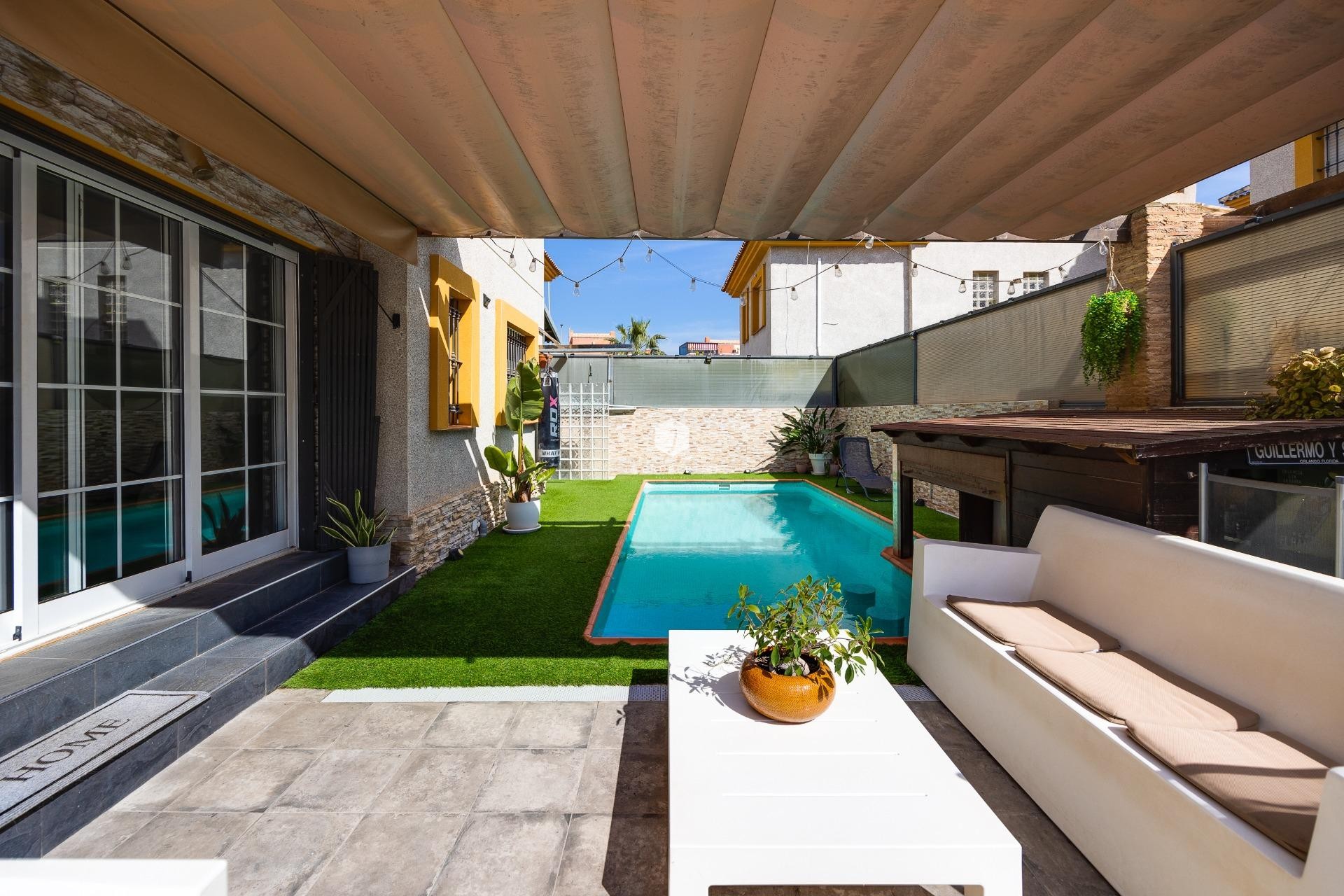 Aus zweiter Hand - Villa -
Los Montesinos - La herrada