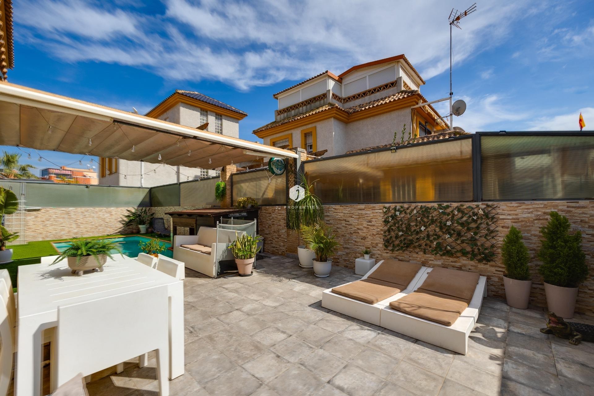 Aus zweiter Hand - Villa -
Los Montesinos - La herrada