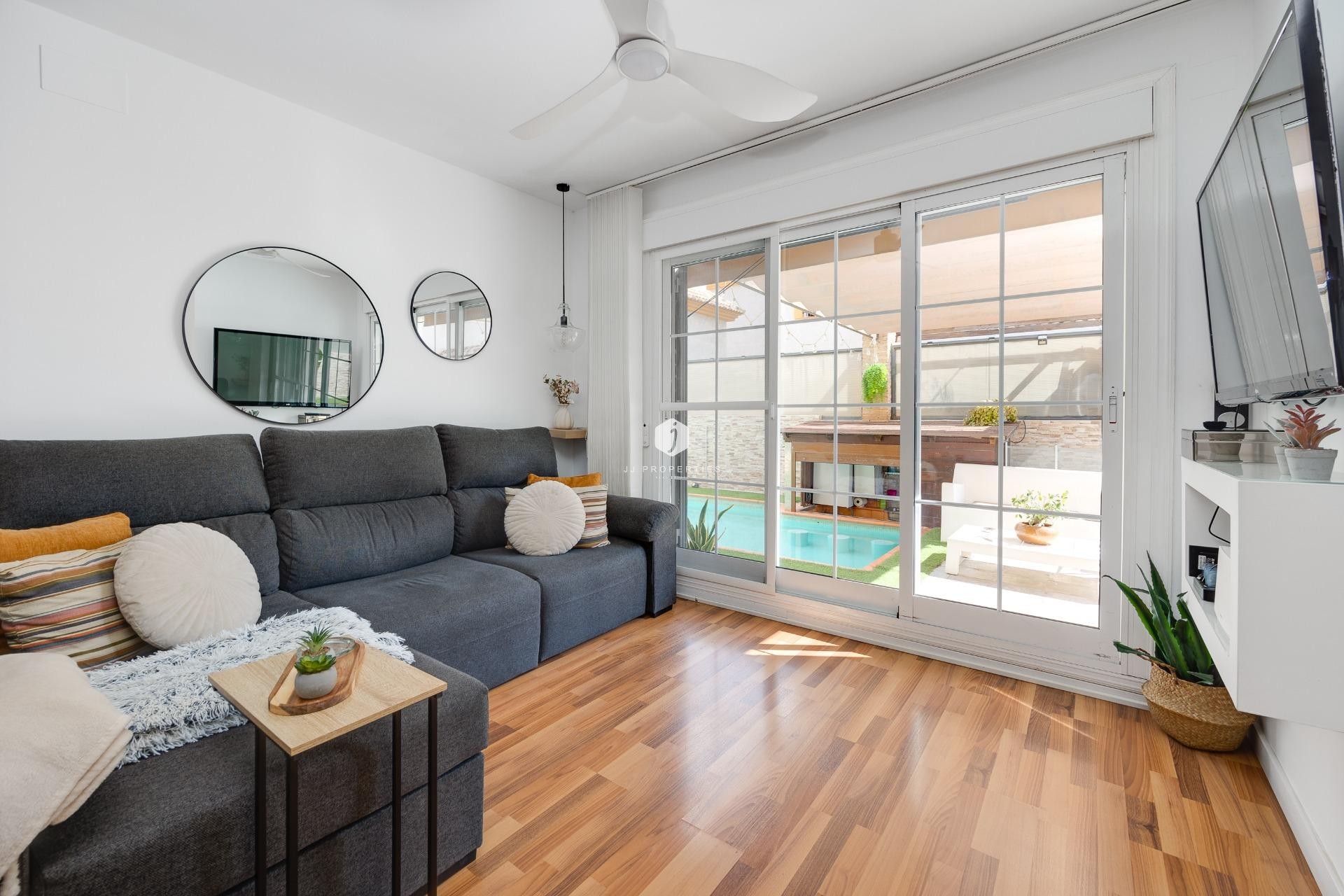 Aus zweiter Hand - Villa -
Los Montesinos - La herrada