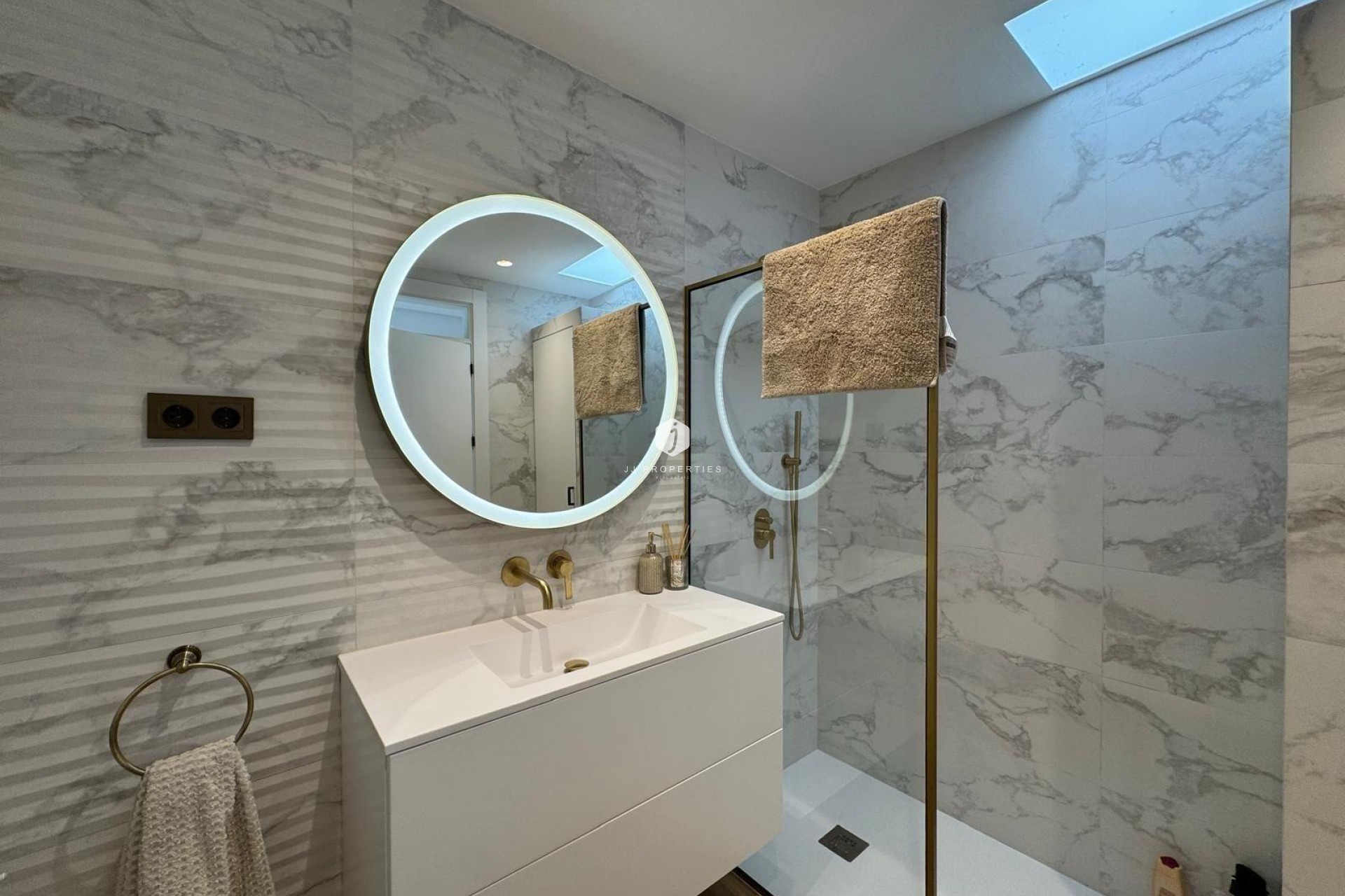 Aus zweiter Hand - Villa -
Orihuela Costa - Altos De Campoamor