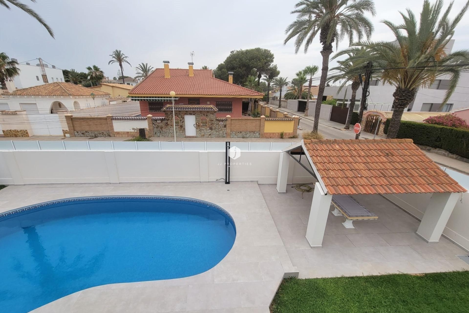 Aus zweiter Hand - Villa -
Orihuela Costa - Cabo Roig